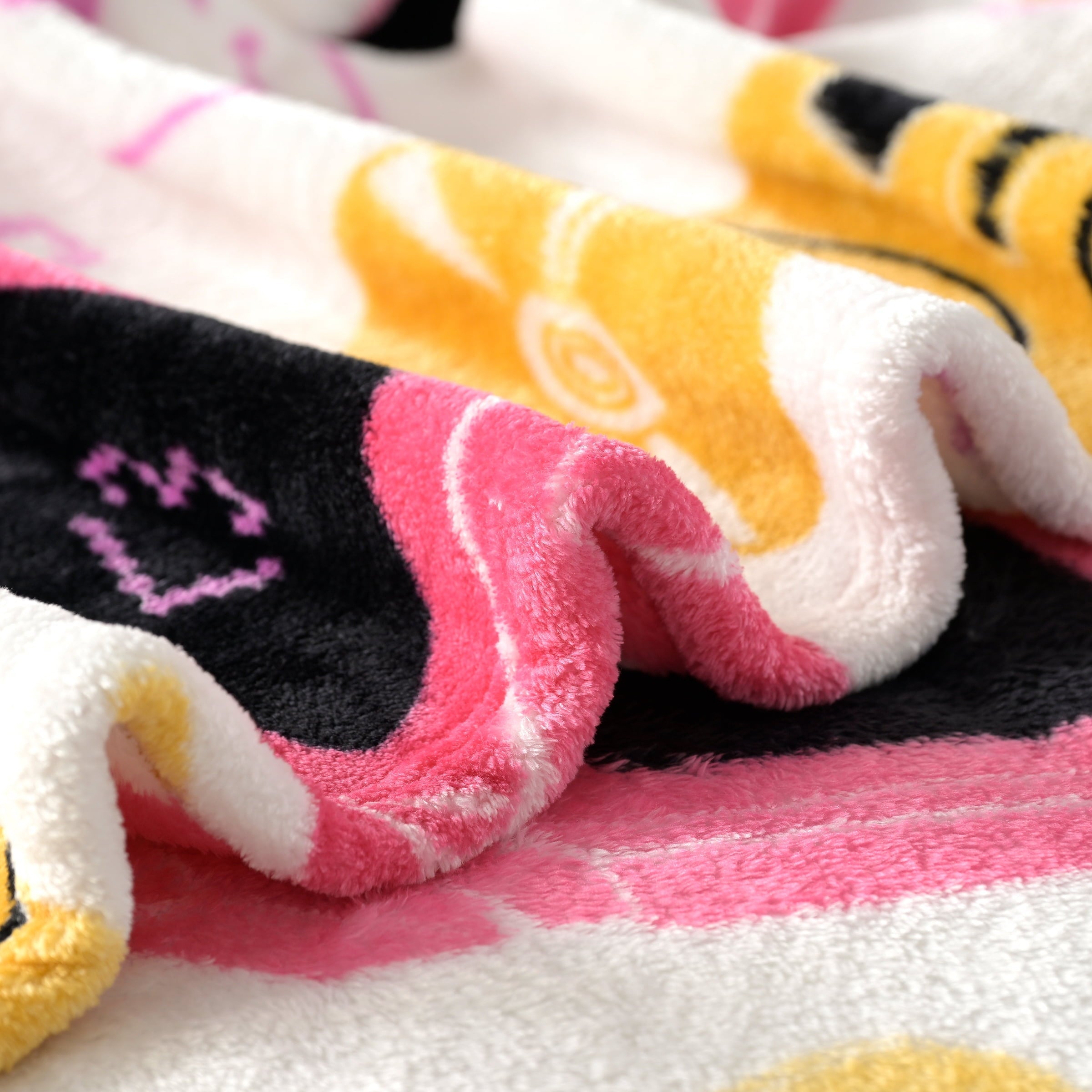 Reversible Sherpa WTC Hanging Plush Throw - Super Soft Reversible Sherpa Flannel Blanket Detail