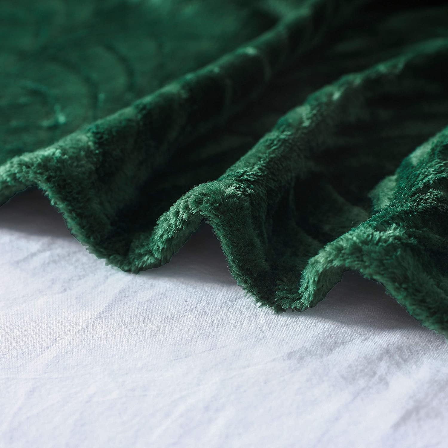 Super Soft Flannel Fleece Throw Blanket for Couch, Soft Fluffy Sofa Bed Blanket with Vintage Pattern for All Season, Warm and Lightweigh... - Super Soft Reversible Sherpa Flannel Blanket Detail