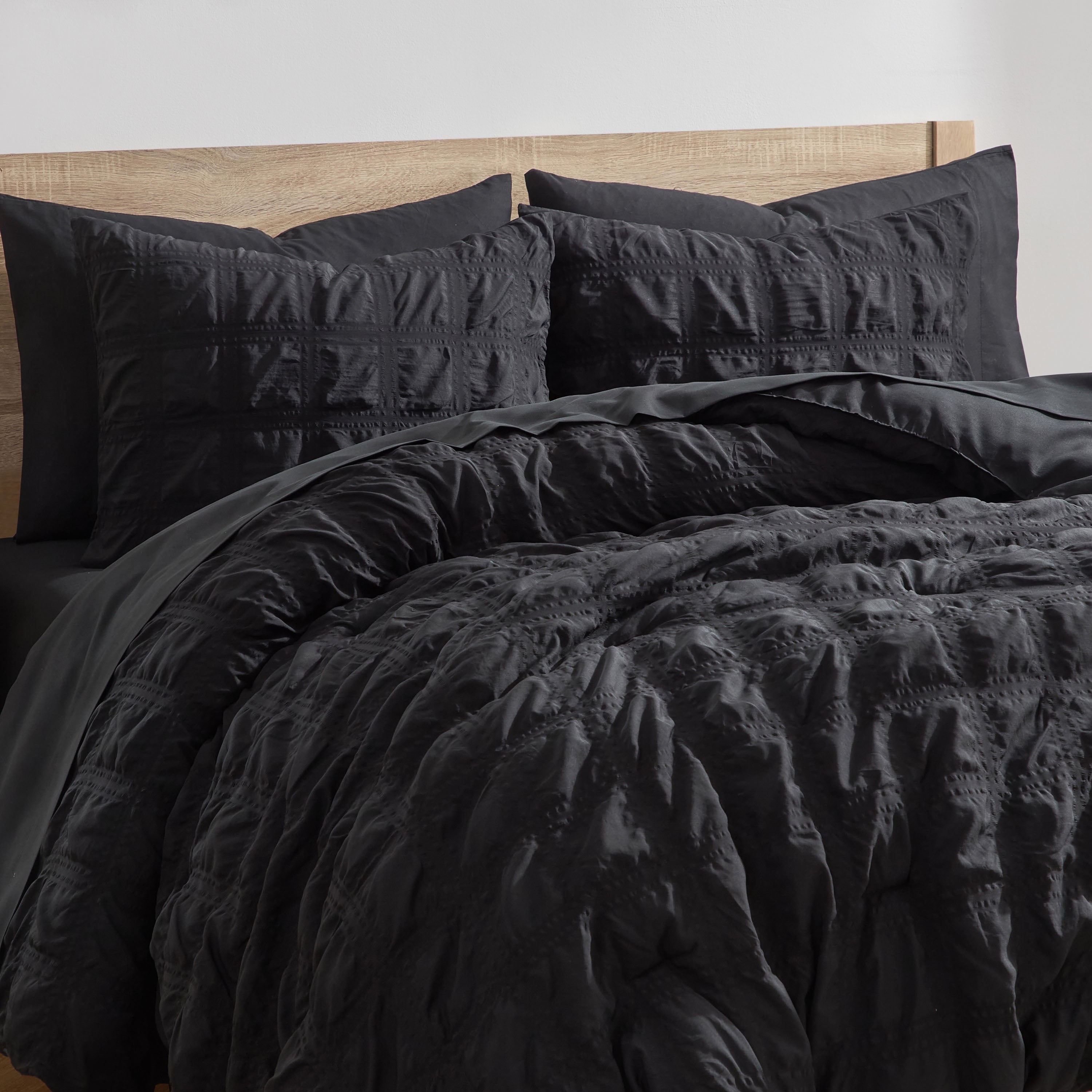 All-Season Queen Comforter Set, Seersucker Queen Size Comforter Set, 7-Pc All Season Bedding Comforter Set, Black - Hypoallergenic Ultra-Fluffy Quilt for Winter Detail