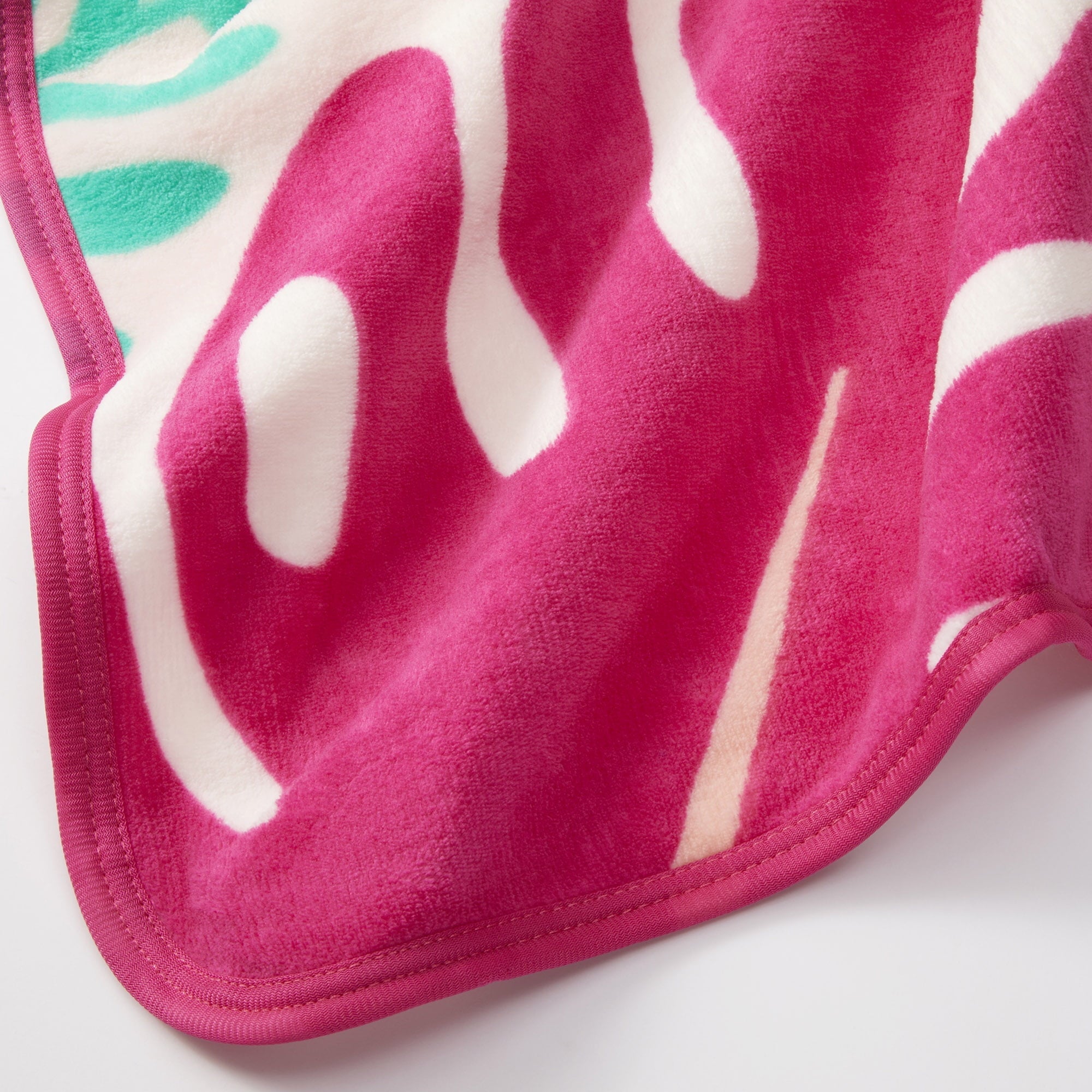Reversible Sherpa Kids Pink White Print Fleece Throw Blanket, 46 x 60 - Luxury Knitted Decorative Throw Blanket with Fringes Detail