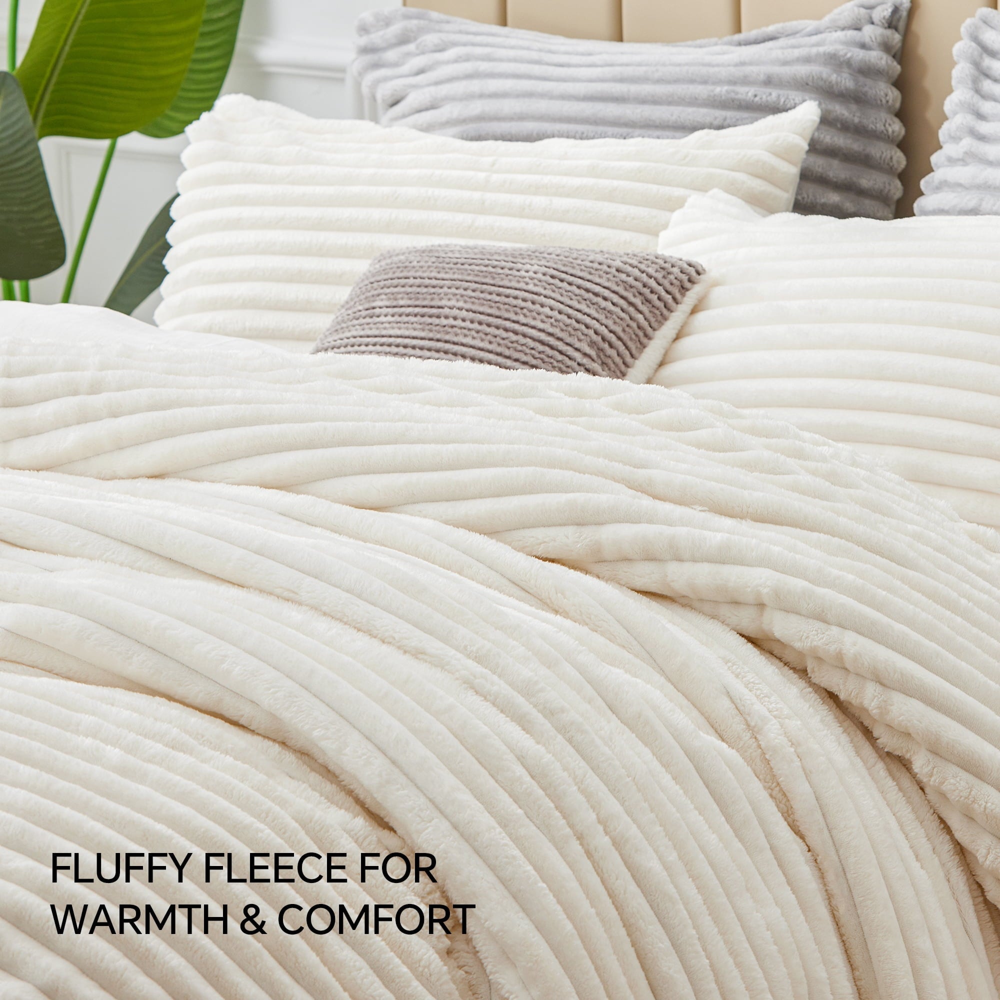 Luxurious Quilted Fleece Queen Comforter Set -Super Soft & Warm Fluffy White Bedding, Luxury Fuzzy Heavy Bed Set for Winter with 2 Pill... - Cloud-Like Soft Lightweight Bed Comforter Detail