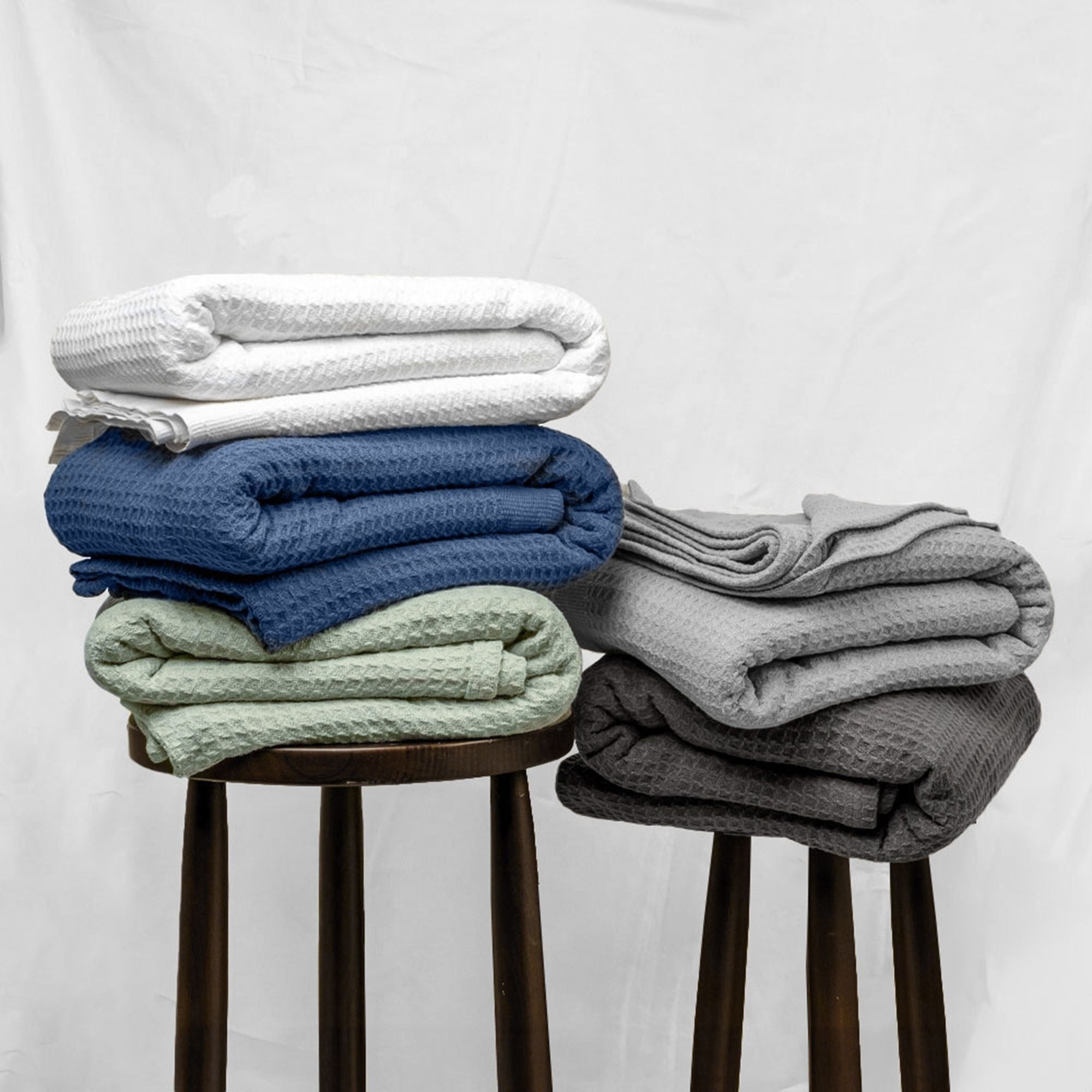 Lightweight Warm Twin Waffle Throw Blanket for Couch (68" x 92"), 100% Cotton Throw Blankets for Bed, Waffle Blanket for Bed (Navy) - Super Soft Reversible Sherpa Flannel Blanket Detail
