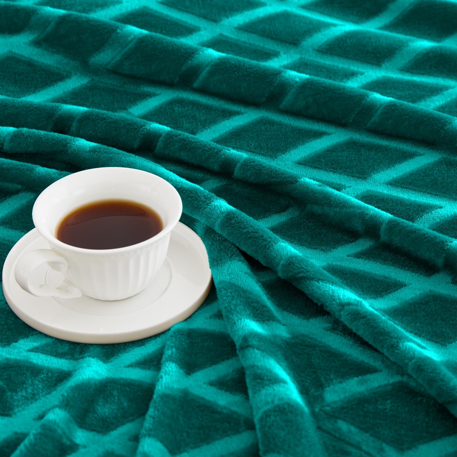 Cozy Fleece Large Soft Throw Blanket for Couch, 50x70 Inches Diamond Geometry Pattern Velvet Fleece Blanket, Cozy, Warm and Light... - Lightweight Plush Warm Blanket for All Seasons Detail
