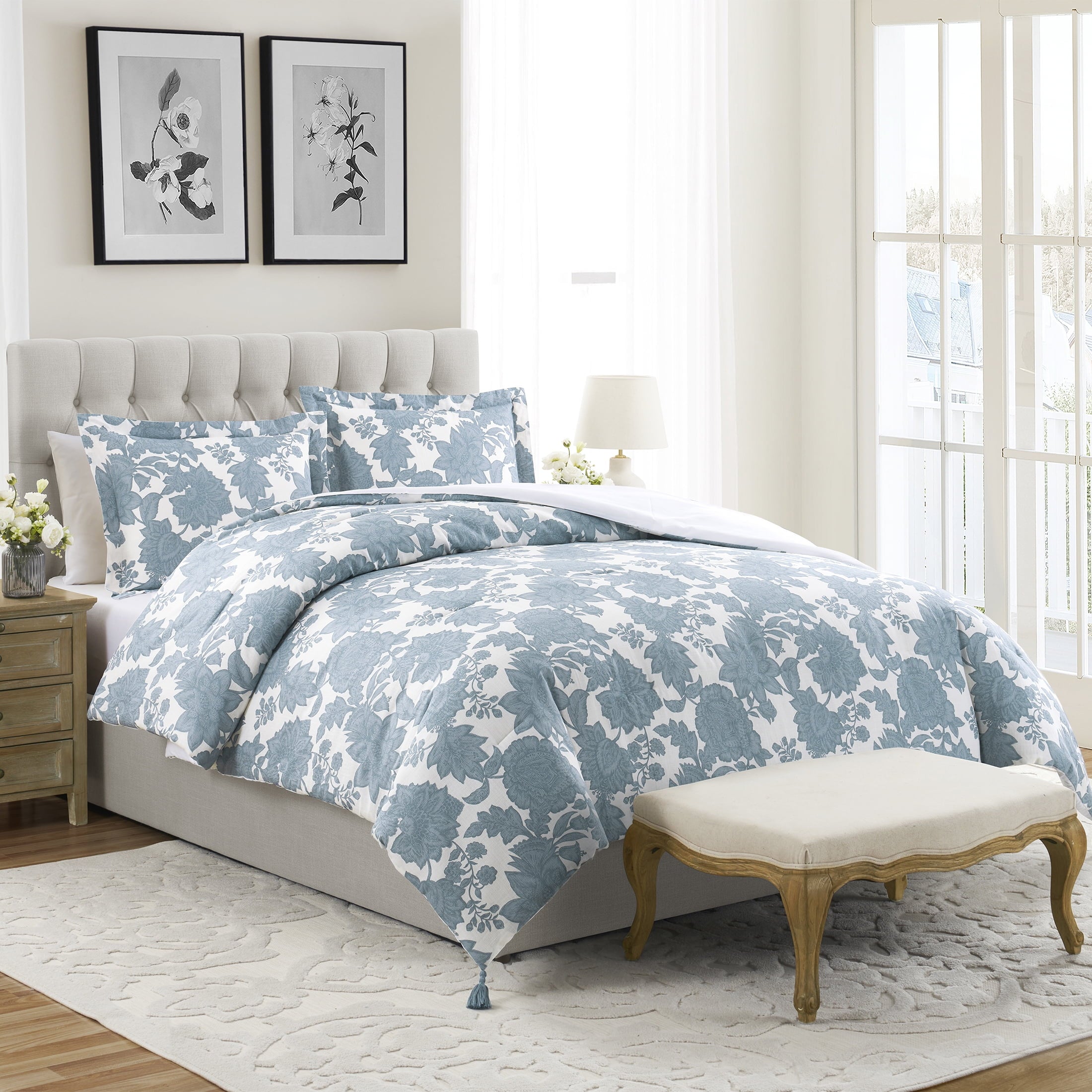 Luxurious Quilted Veronica 3-Piece Blue Floral Cotton Slub Comforter Set, King - Hypoallergenic Ultra-Fluffy Quilt for Winter Detail