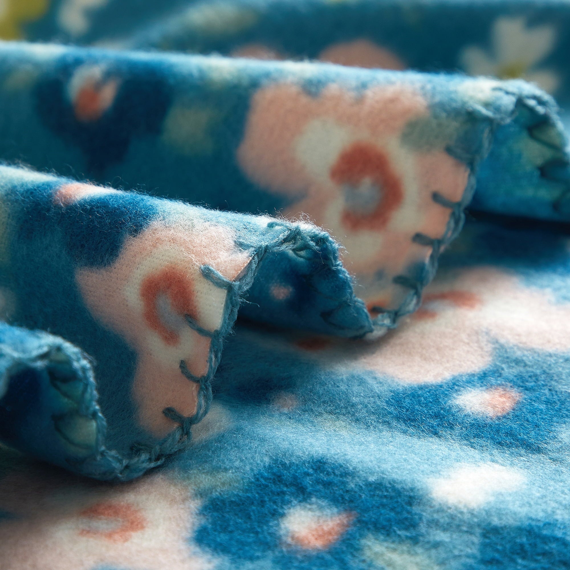 Reversible Sherpa Cozy Fleece Throw Blanket Delightful Floral 50" x 60", All Ages - Luxury Knitted Decorative Throw Blanket with Fringes Detail
