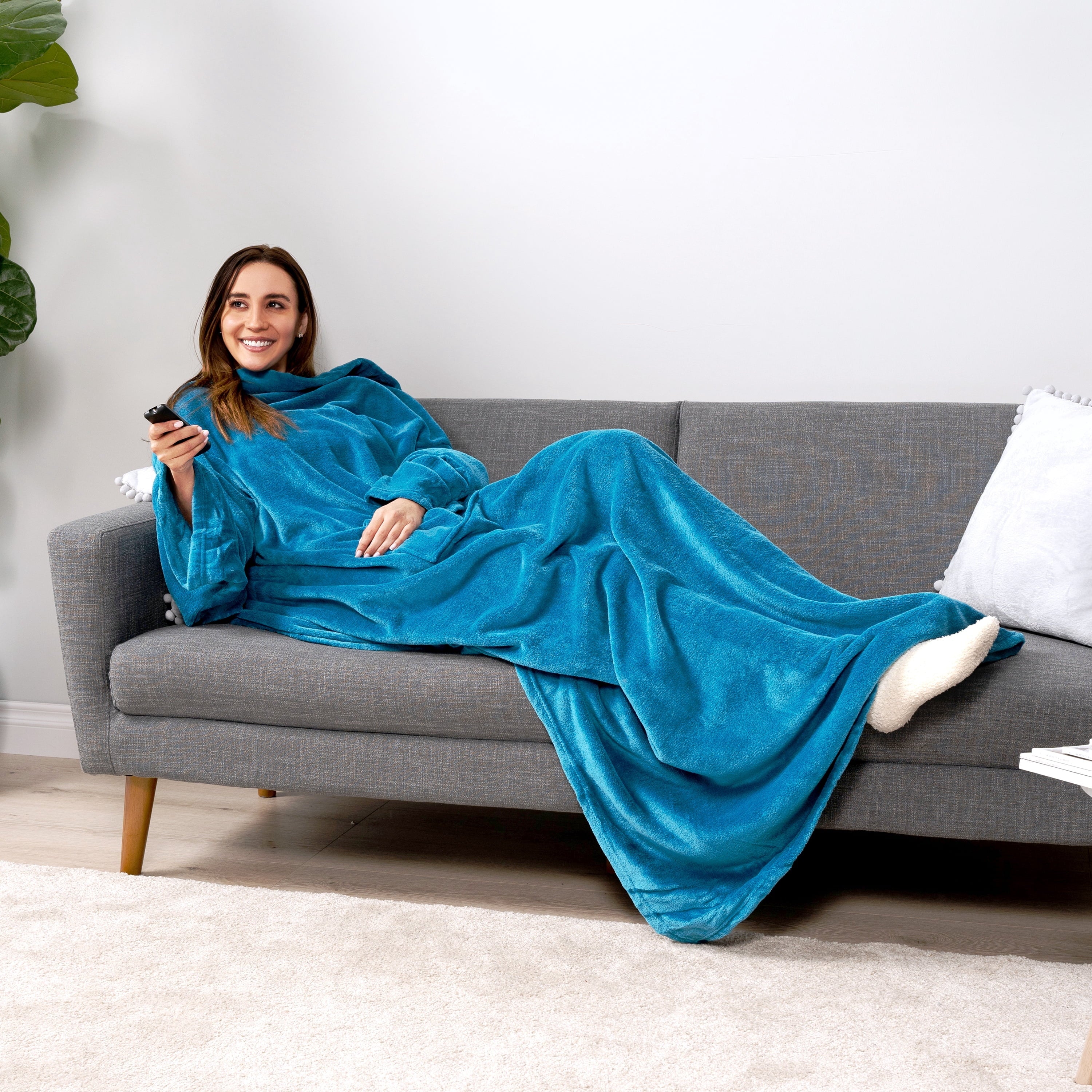 Decorative Knitted Wearable Blanket with Sleeves for Adult Women Men, Cozy Fleece Warm Wrap Throw Blanket with Arms, Pocket, Gifts for C... - Super Soft Reversible Sherpa Flannel Blanket Detail