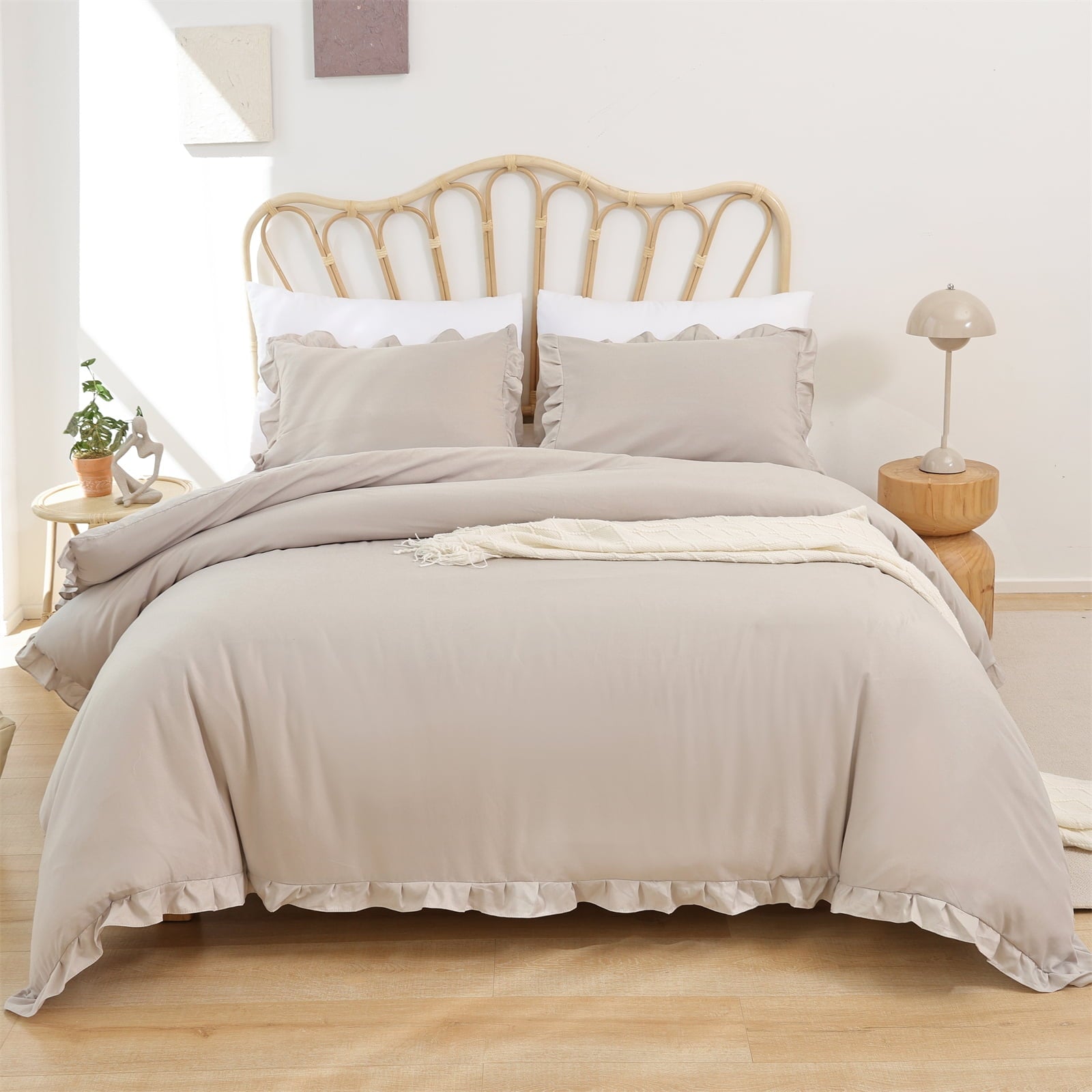 Hypoallergenic Cloud Queen Comforter Set For Adult, 3 Piece Ruffle Oatmeal Comforter Sets All Season - Luxurious Quilted Duvet Cover Set Detail