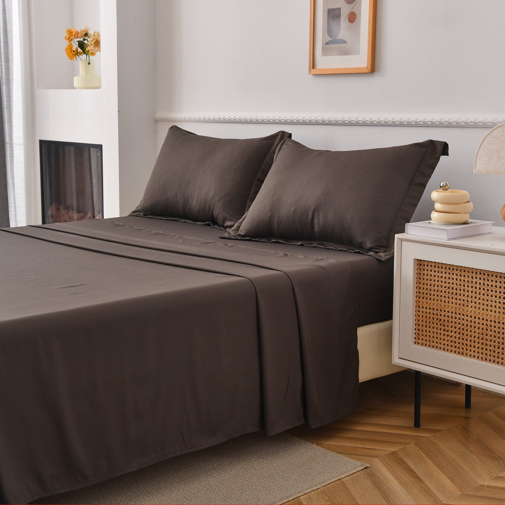Ultra-Soft Bed Sheets Set 4 Piece Queen/Full Sheet Set Brown Gray Cotton Blend Fitted Sheet, Flat Sheet & 2 Pillowcases Bedding Set - Cooling Hotel Quality Bedding Sheets and Pillowcases Detail