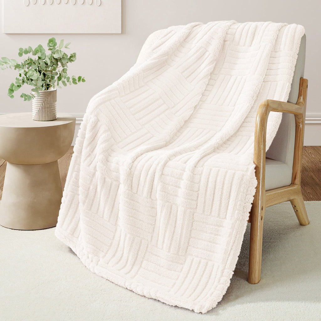 Reversible Sherpa Fluffy Fleece Throw Blanket 50"x60" for Couch, Bed, Sofa, Fuzzy Soft Cozy Throw with Decorative Jacquard Pattern for ... - Lightweight Plush Warm Blanket for All Seasons Detail