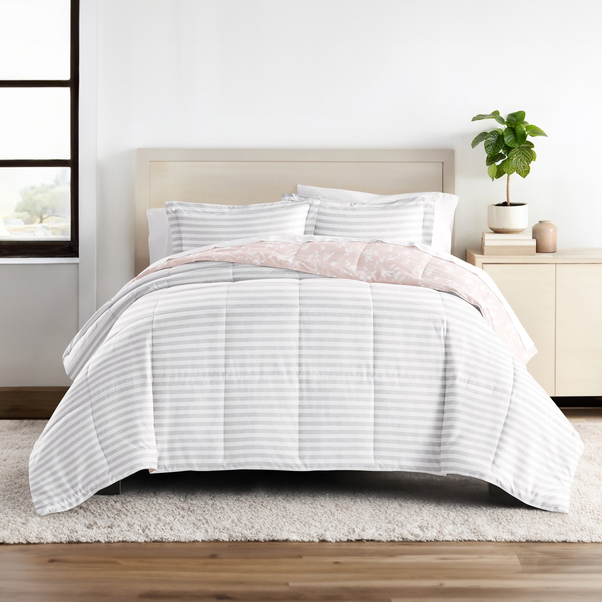 Luxurious Quilted All Season Ultra Soft Comforter Set Lightweight Bedding in Pressed Flowers for Full/Queen Size - Luxurious Quilted Duvet Cover Set Detail