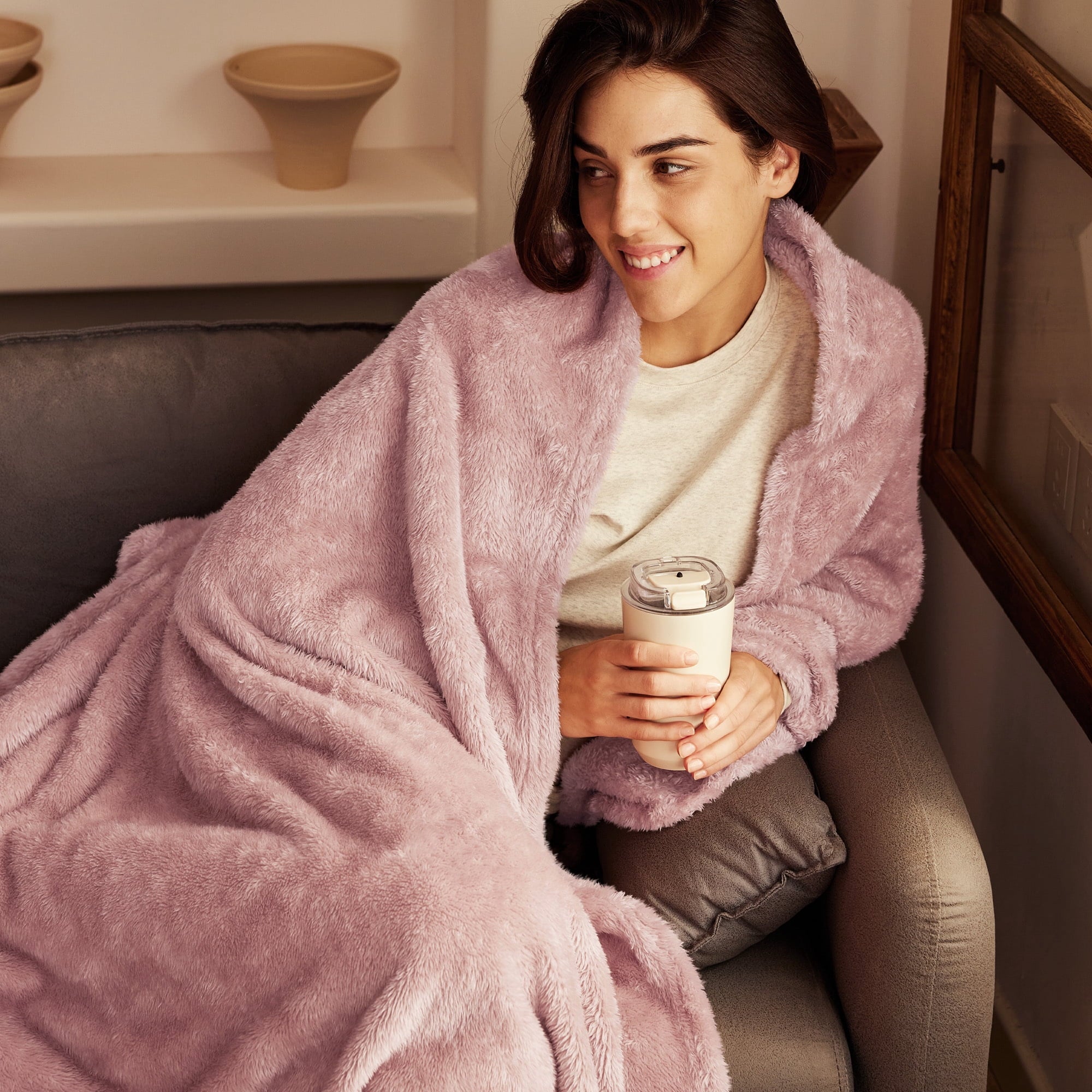 Lightweight Warm Plush Fuzzy Large Fleece Throw Blanket (50" x 70", Dusty Pink)- Soft, Warm and Lightweight - Lightweight Plush Warm Blanket for All Seasons Detail