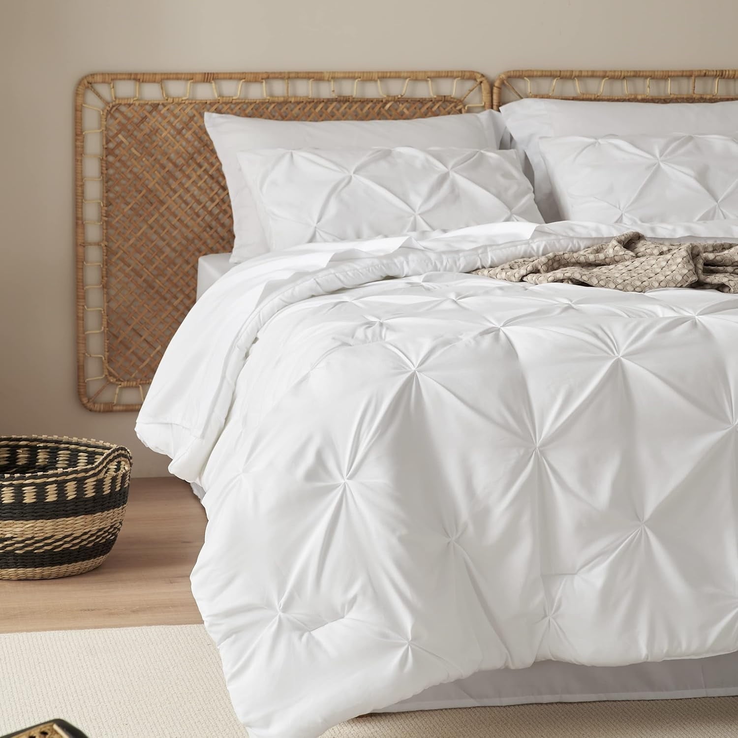 Hypoallergenic Cloud White Queen Comforter Set- 7 Pieces Pintuck Bedding Set with Comforters, Sheets, Pillowcases & Shams - Hypoallergenic Ultra-Fluffy Quilt for Winter Detail