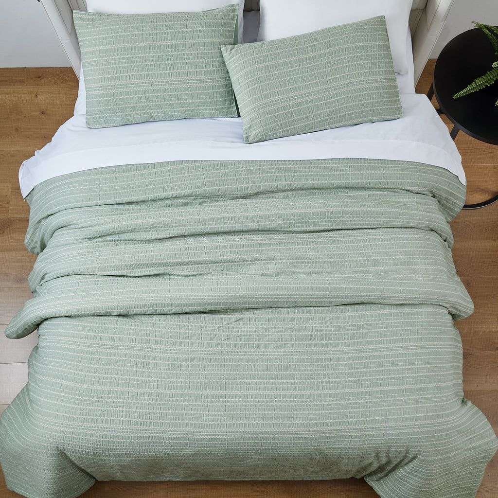Luxurious Quilted Crafted Woven 3-Piece Comforter Set, Green River, Full Queen, All Ages - Cloud-Like Soft Lightweight Bed Comforter Detail