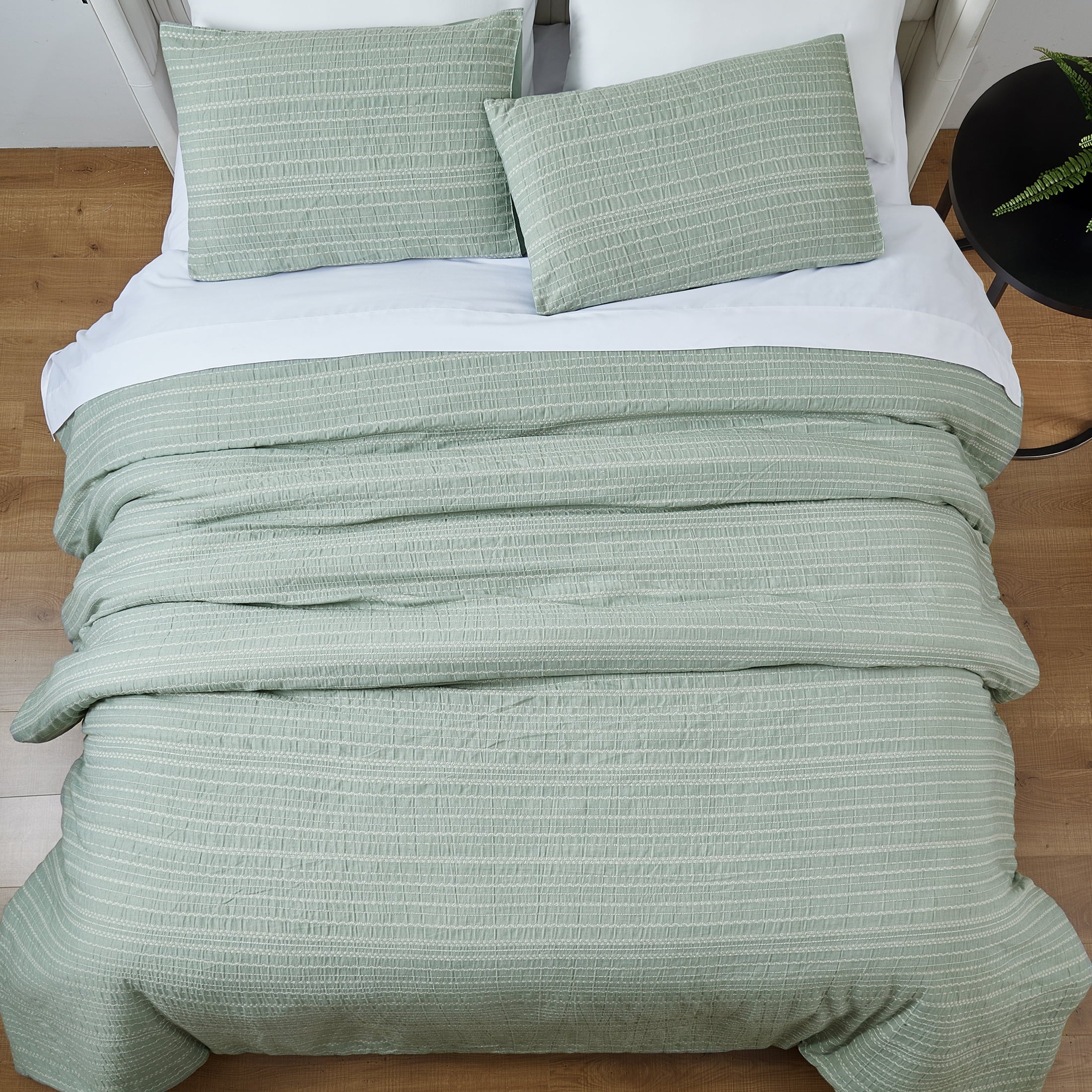 Luxurious Quilted Crafted Woven 3-Piece Comforter Set, Green River, Full Queen, All Ages - Cloud-Like Soft Lightweight Bed Comforter Detail