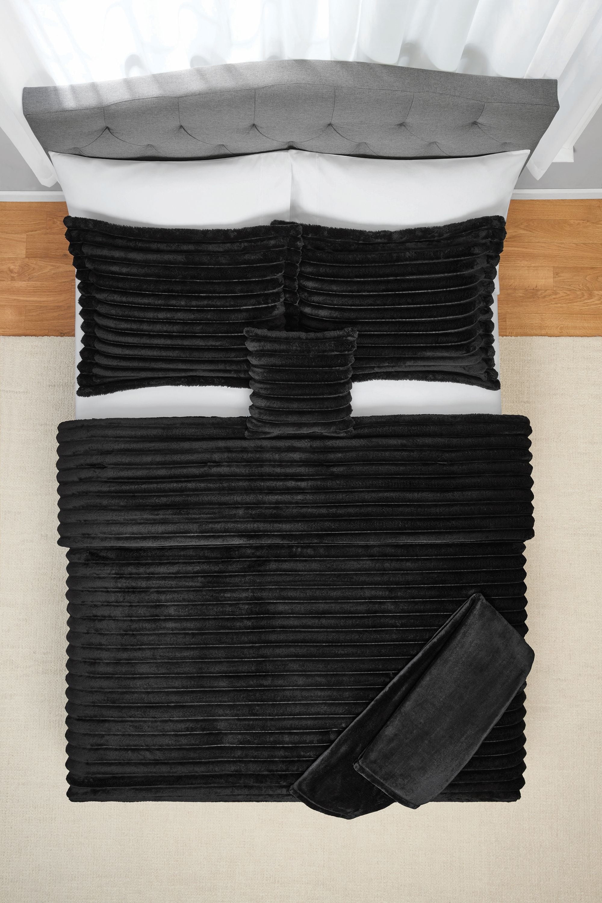 All-Season Full/Queen Comforter Set, All-Season, 5-Piece, Black Cozy Plush - All-Season Down Alternative Comforter Insert Detail