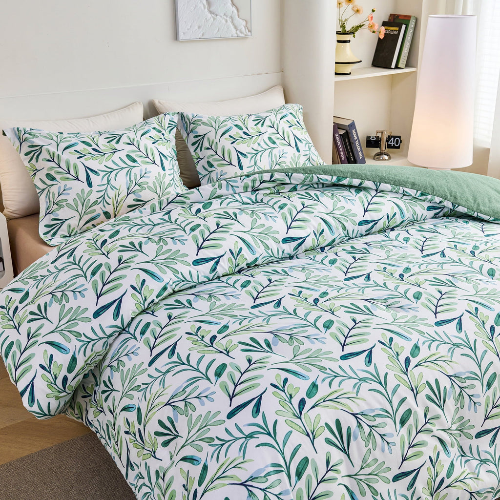 Hypoallergenic Cloud 3-Piece Floral Comforter Set King Size, Green and White Botanical, Soft Microfiber All-Season Bedding for Adults & Teens - Luxurious Quilted Duvet Cover Set Detail