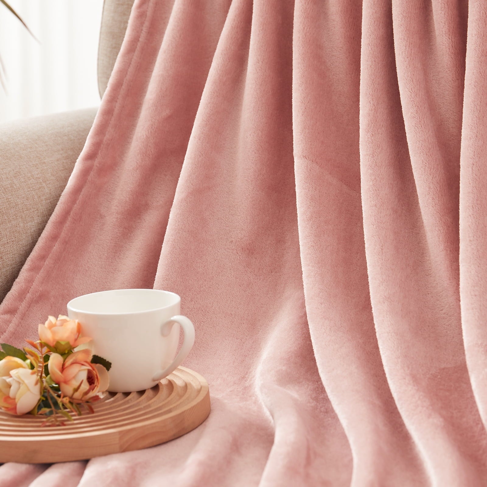 Lightweight Warm Fleece Throw Blanket for Couch, Sofa, Super Soft and Warm Blankets, Pink Throw All Season Use, Cozy, Plush, Lightweig... - Cozy Fleece Throw Blanket for Couch & Bed Detail