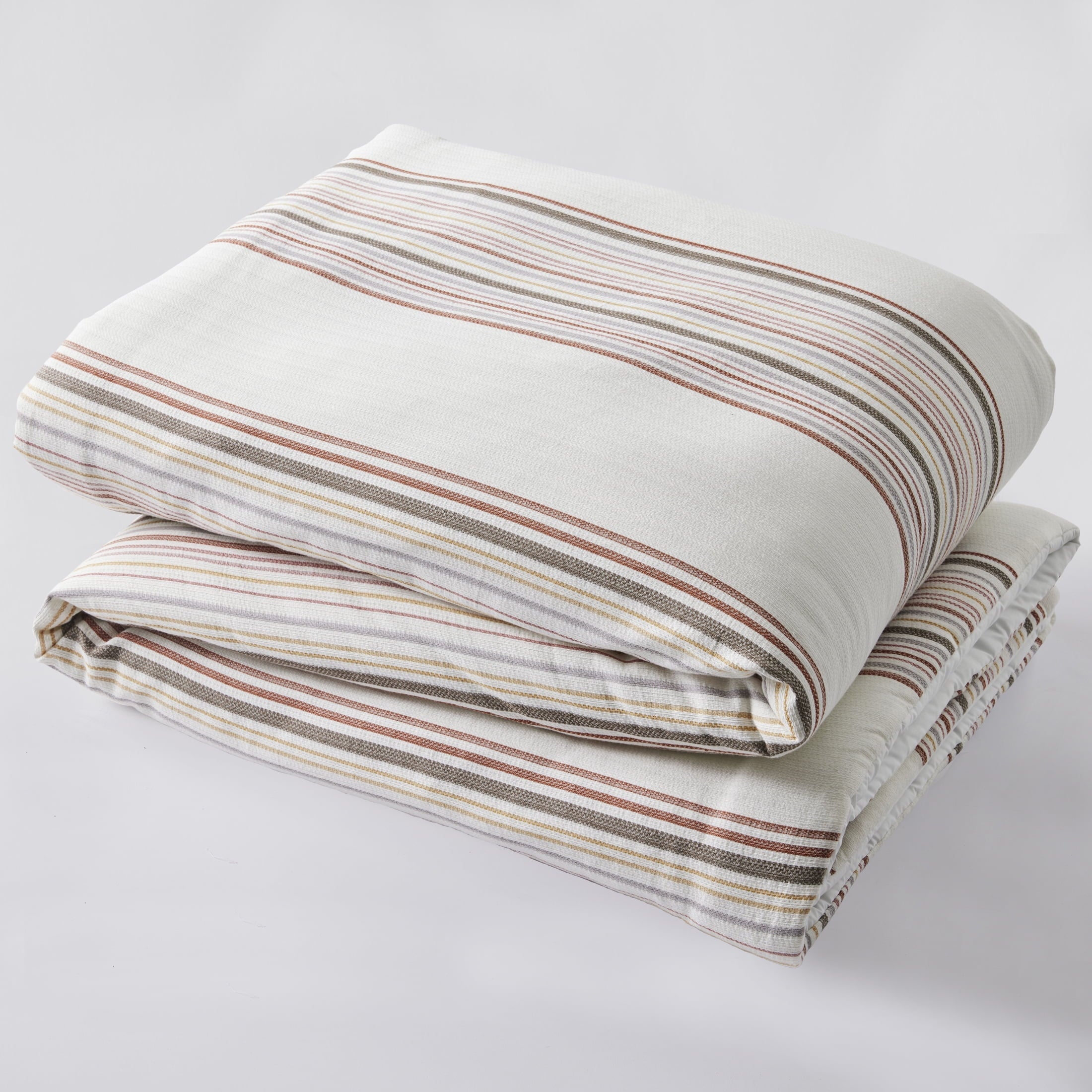 Fluffy Down Alternative 3-Piece Red Yarn Dye Stripe Comforter Set, Full/Queen - All-Season Down Alternative Comforter Insert Detail