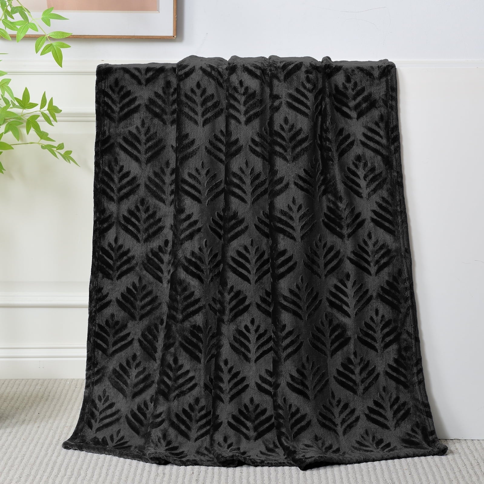 Lightweight Warm Fleece Throw Blanket for Couch, Leaves Pattern Super Soft and Cozy Blankets, Plush Fuzzy Lightweight, Black, 50"x60" - Lightweight Plush Warm Blanket for All Seasons Detail