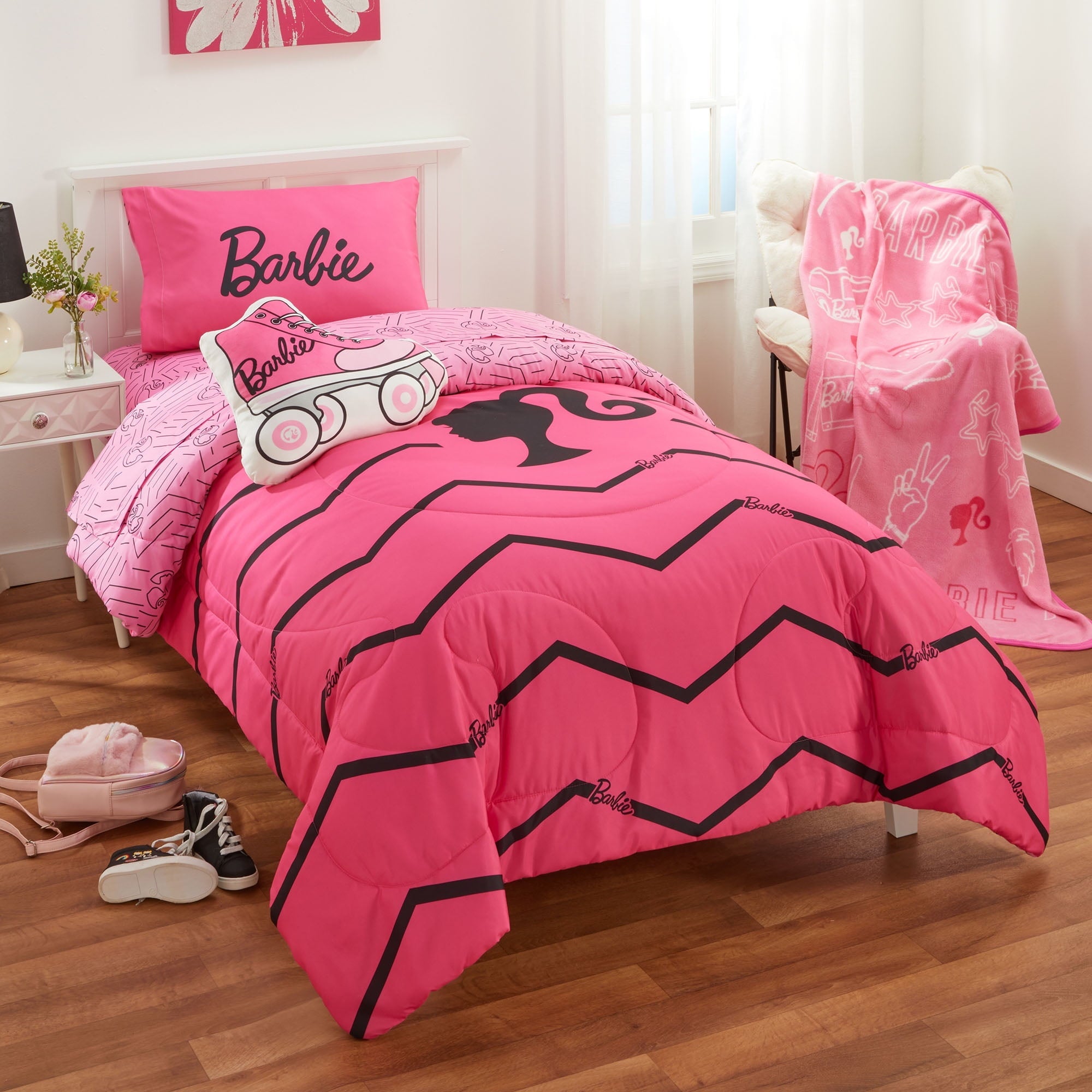 All-Season Kids 2 Piece Pink Black Chevron Reversible Comforter and Pillowcase set, Twin/full - Luxurious Quilted Duvet Cover Set Detail