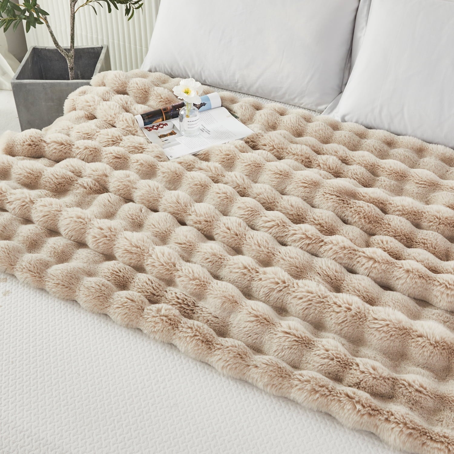 Cozy Fleece Taupe Faux Fur Bubble Blankets for Couch Chair Sofa Luxury Fluffy Thick Bubble Throw Blanket Furry Blanket Fuzzy Soft... - Lightweight Plush Warm Blanket for All Seasons Detail