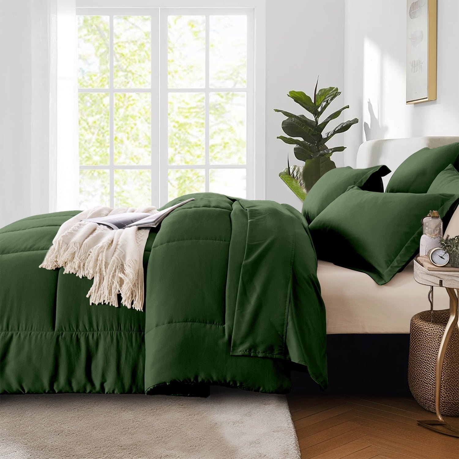 Hypoallergenic Cloud Queen Comforter Set Forest Green Bed in a Bag Queen Size 7 Pieces Soft Bed Set Lightweight Microfiber Green Bedding C... - Hypoallergenic Ultra-Fluffy Quilt for Winter Detail