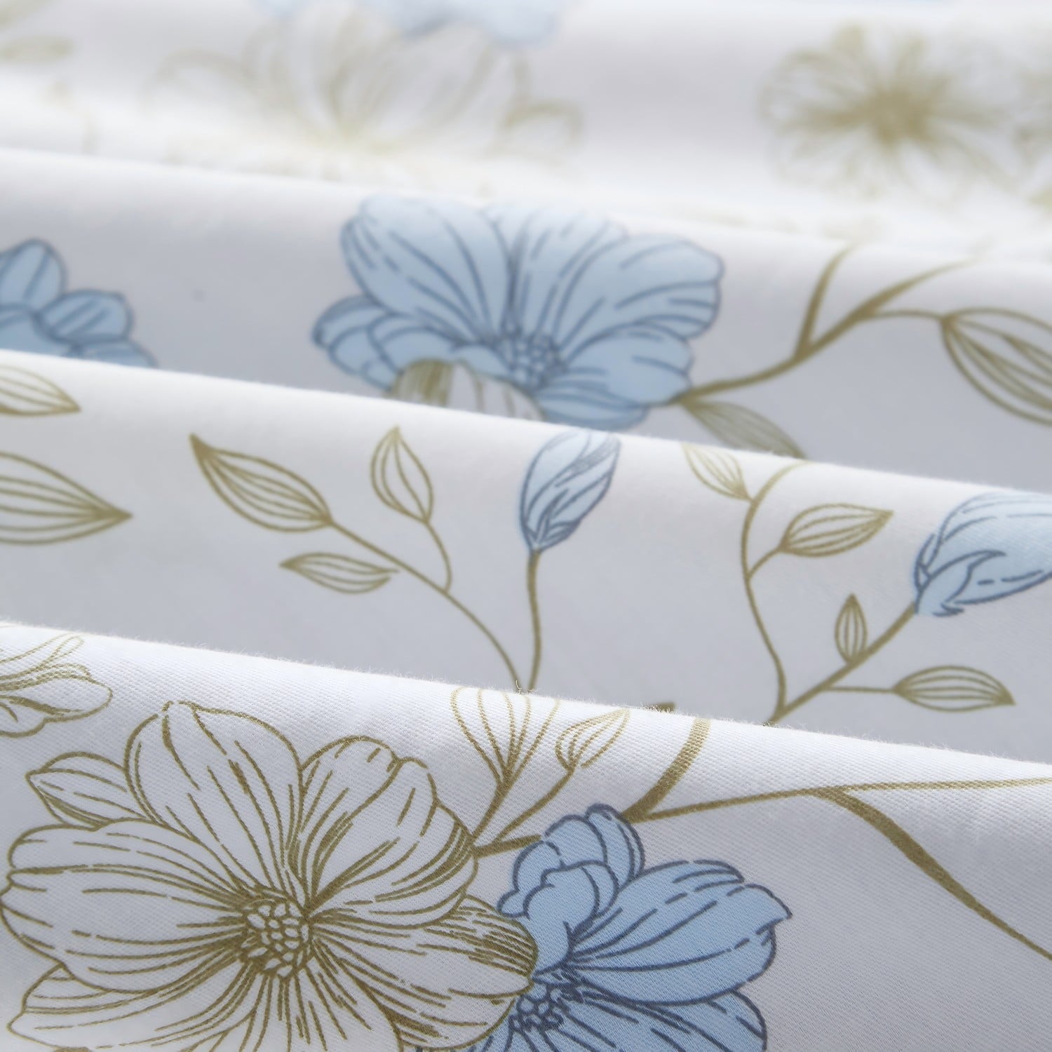 Fluffy Down Alternative Cotton Comforter Sets Queen Size, 3 Pieces Botanical Blue Floral Reversible Bedding Sets for Adults All Season - Cloud-Like Soft Lightweight Bed Comforter Detail