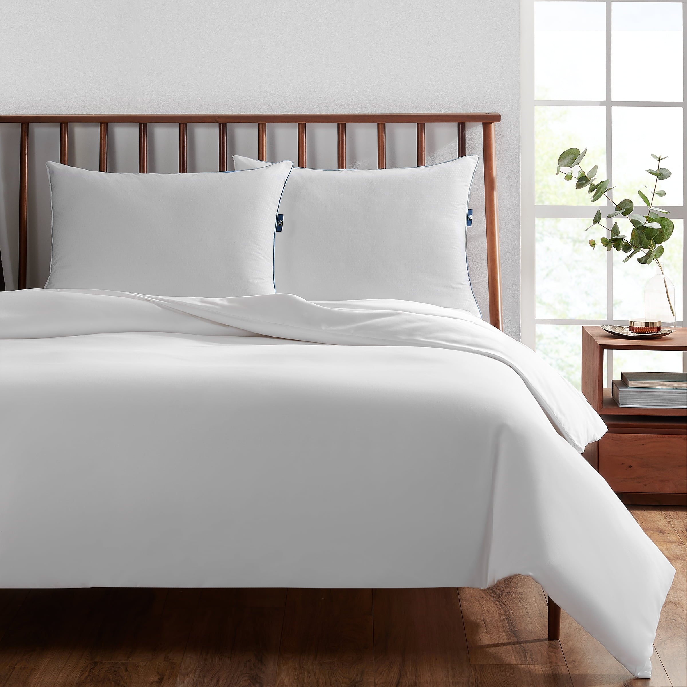 Hotel Collection Cool Nites Bed Pillow, Standard/Queen, 2 Pack - Ergonomic Memory Foam Pillow for Neck Pain Support Detail
