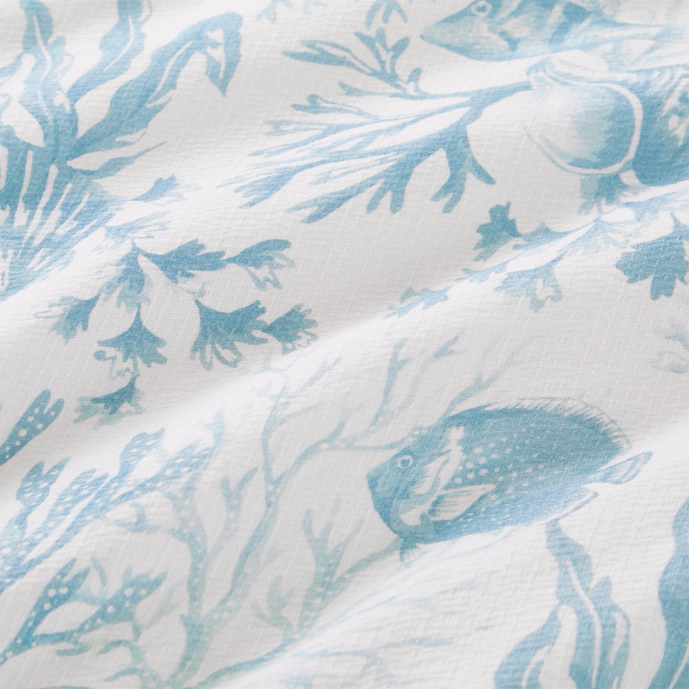 All-Season 3-Piece Lightweight 100% Cotton Blue & White Ocean Print Comforter Set, Full/Queen - All-Season Down Alternative Comforter Insert Detail