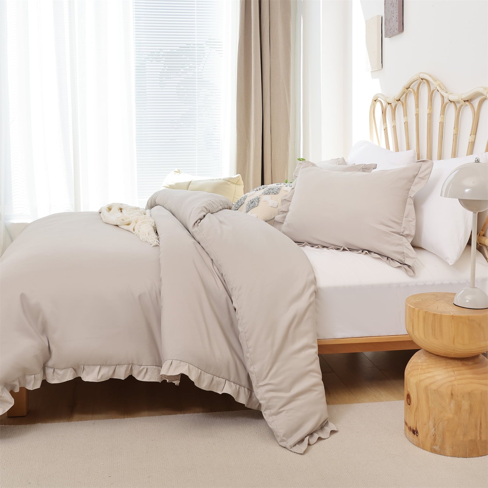 Hypoallergenic Cloud Queen Comforter Set For Adult, 3 Piece Ruffle Oatmeal Comforter Sets All Season - Luxurious Quilted Duvet Cover Set Detail