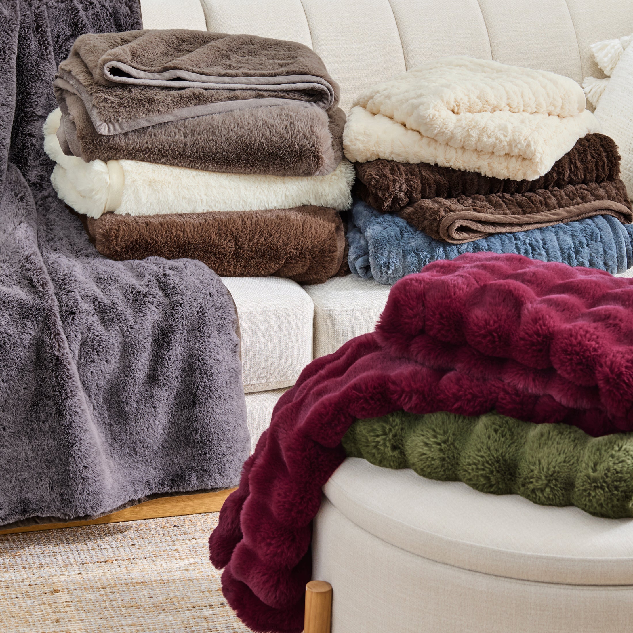 Reversible Sherpa Grey Faux Fur Ultra Soft Luxury Oversized Throw Blanket 50" x 72", Grey Bisque - Lightweight Plush Warm Blanket for All Seasons Detail