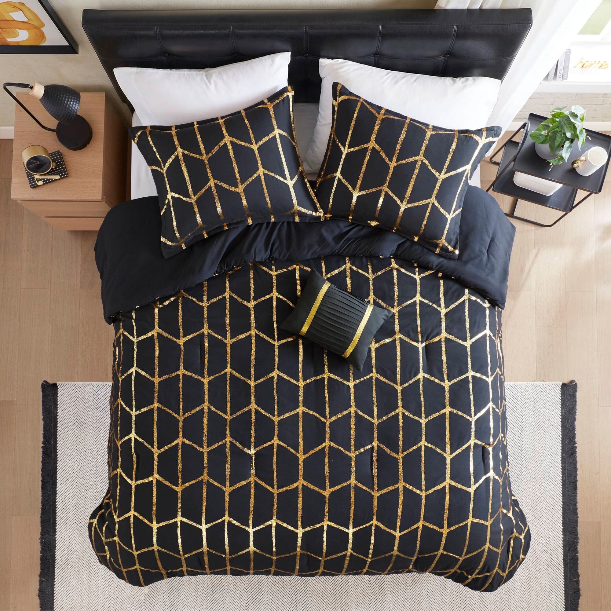 Heavyweight Warmth Full/Queen Size Comforter Set, 4-Piece Bedding Set for All Seasons, Geometric Metallic Comforter Bed Set with Decor P... - Cloud-Like Soft Lightweight Bed Comforter Detail