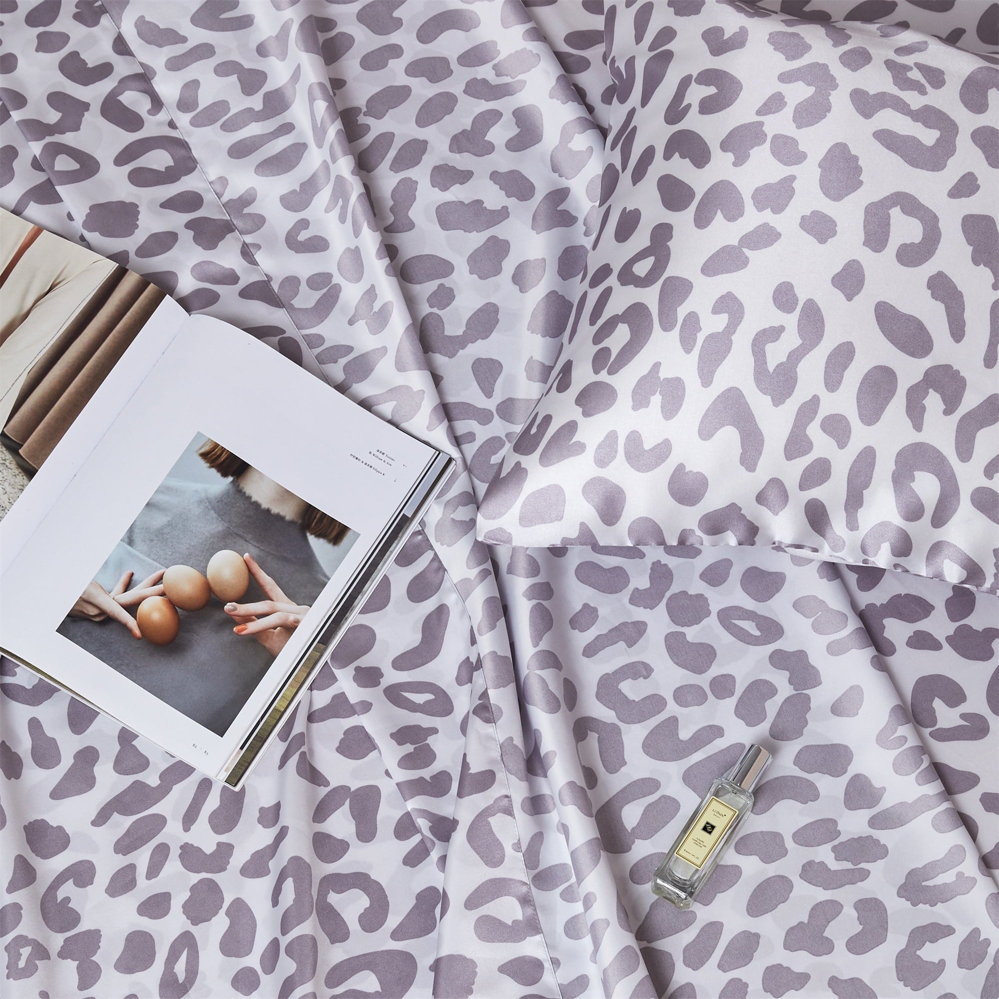 Wrinkle-Resistant Satin Sheets Twin Silk Sheets Silver Leopard Bed Sheet Set Deep Pocket Bed Flat Fitted Sheet, 3-Pieces - Luxury Bed Sheet Set with Deep Pockets Detail