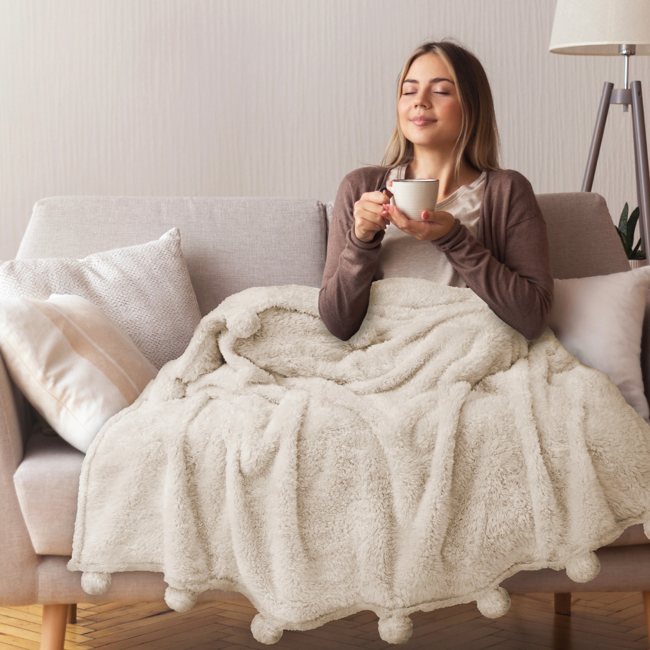 Super Soft Flannel Ivory Cream Sherpa Throw Blanket with Soft Pom Pom Fringe, Plush Cozy Warm Blankets for Couch Bed Sofa, Fuzzy Fleece ... - Super Soft Reversible Sherpa Flannel Blanket Detail