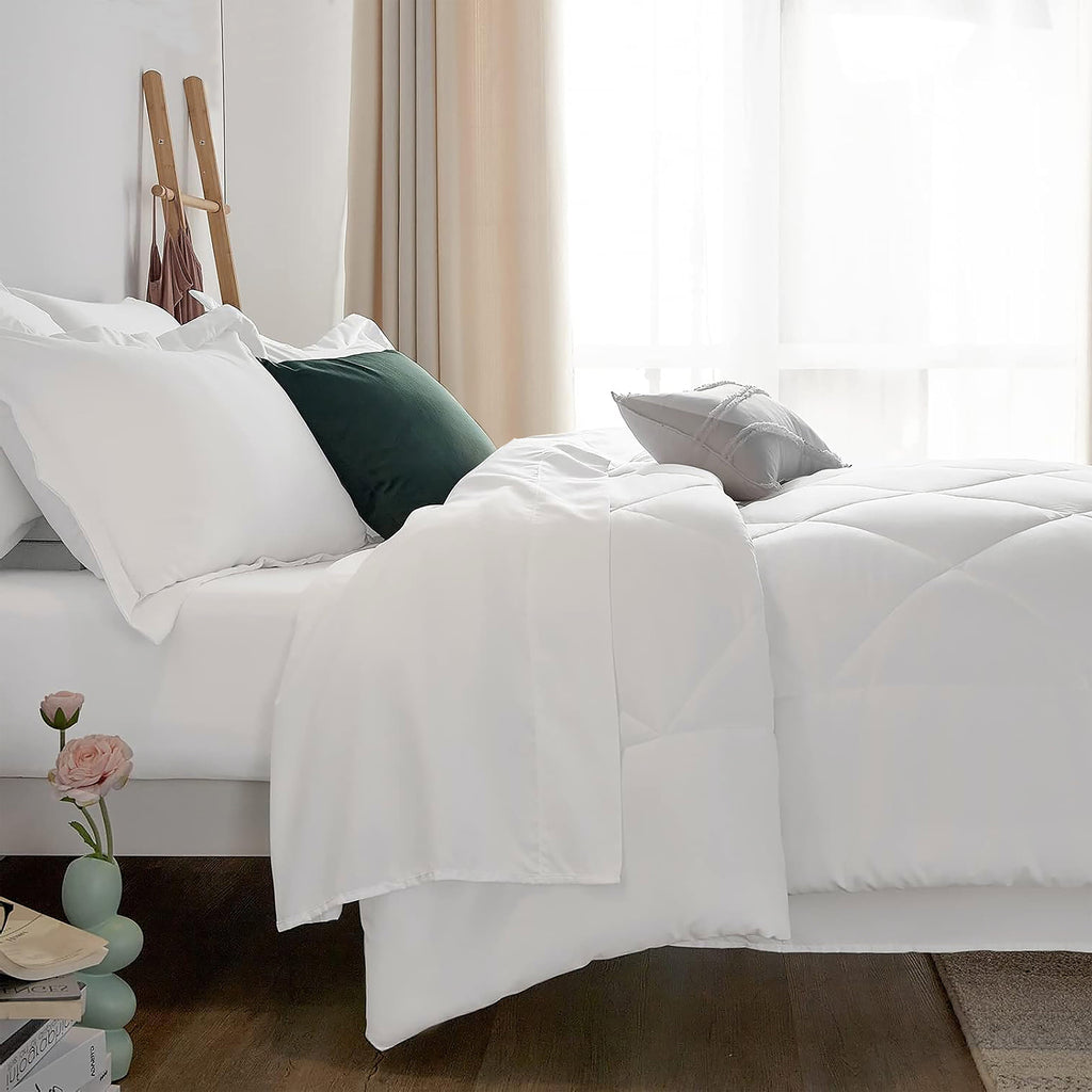 Luxurious Quilted Comforter Set 7-Piece Bed in a Bag - Adult, White, Queen - All-Season Down Alternative Comforter Insert Detail