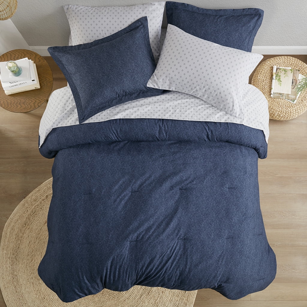 Fluffy Down Alternative Queen Size Comforter Set, 7-Piece Reversible Bed in a Bag with Sheets, Navy - All-Season Down Alternative Comforter Insert Detail