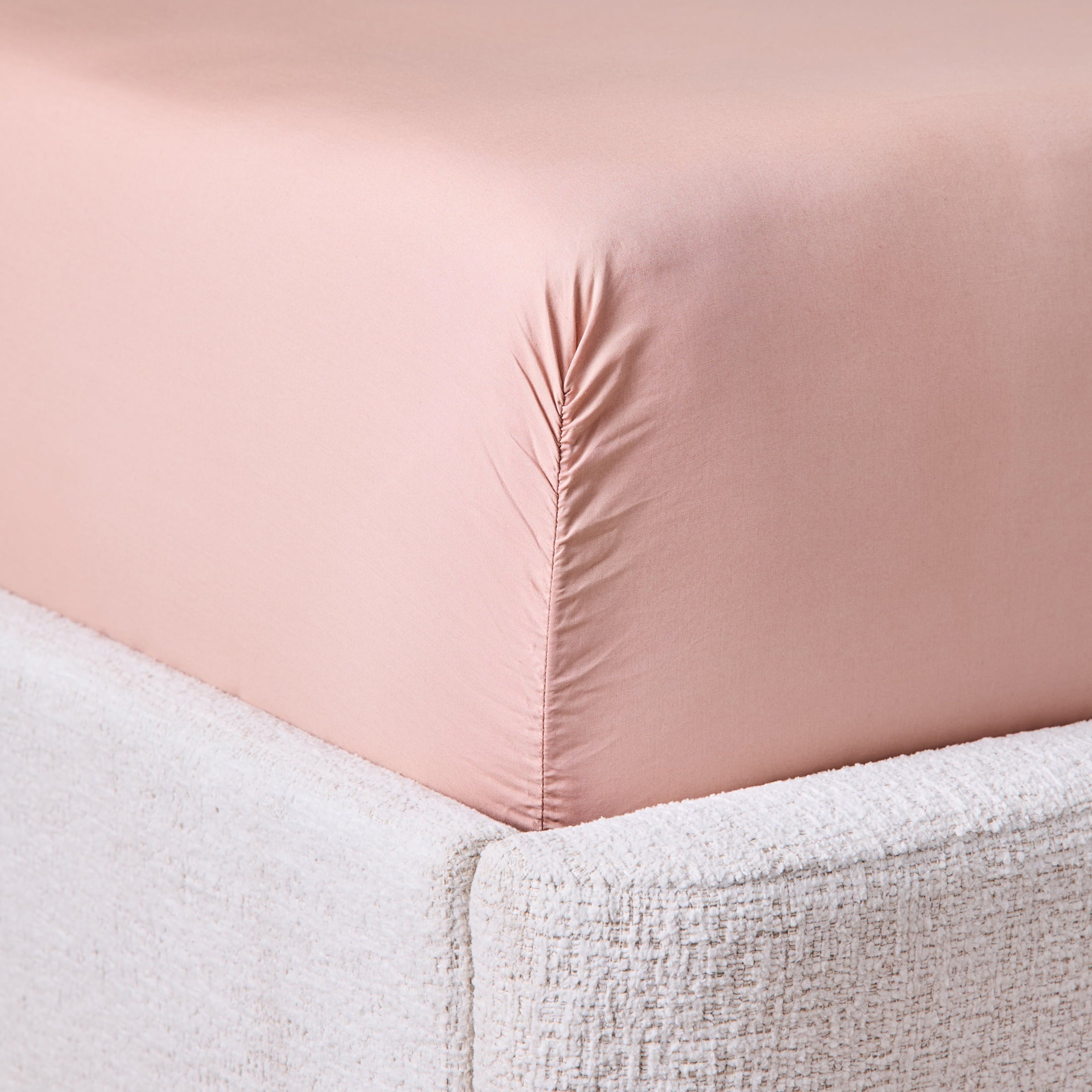 Premium Egyptian Cotton 300 Thread Count Cotton Percale 3-Piece Antique Blush Bed Sheet Set, Twin - Breathable Egyptian Cotton Flat & Fitted Sheets Detail