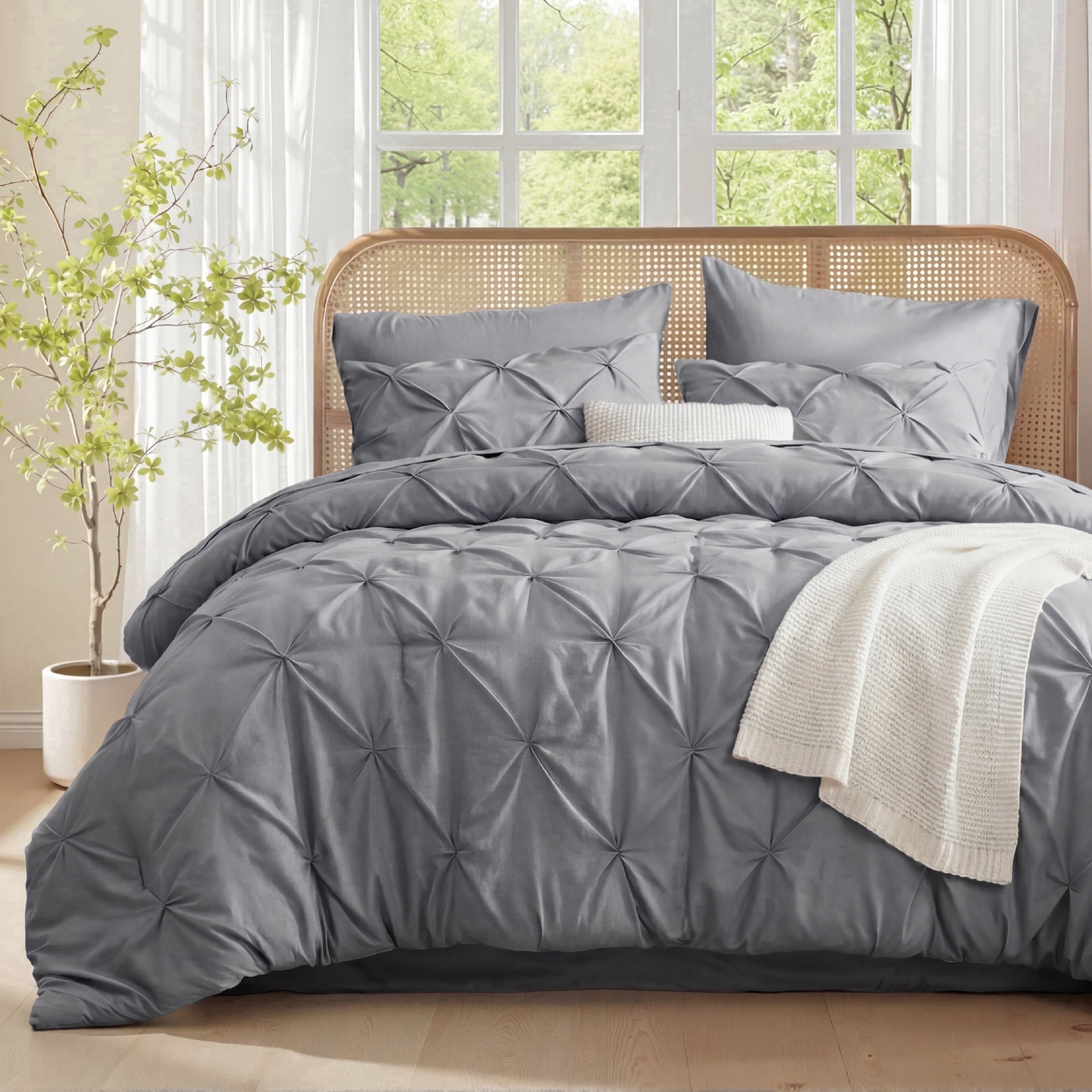 Fluffy Down Alternative Queen Comforter Set Grey, Bed in a Bag Queen Size Bedding, 7 Pieces Pinch Pleat All Season Comforter - Luxurious Quilted Duvet Cover Set Detail