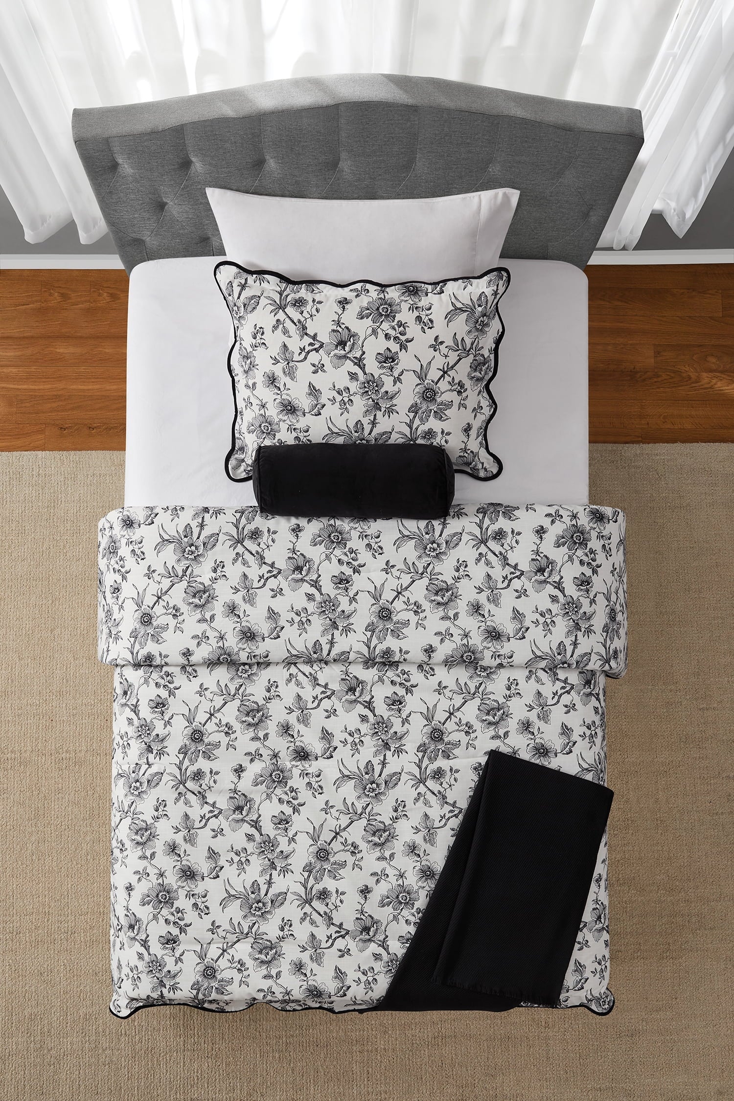 All-Season Floral Scallop 4-Piece White/Black Comforter Set, Twin/Twin XL - All-Season Down Alternative Comforter Insert Detail