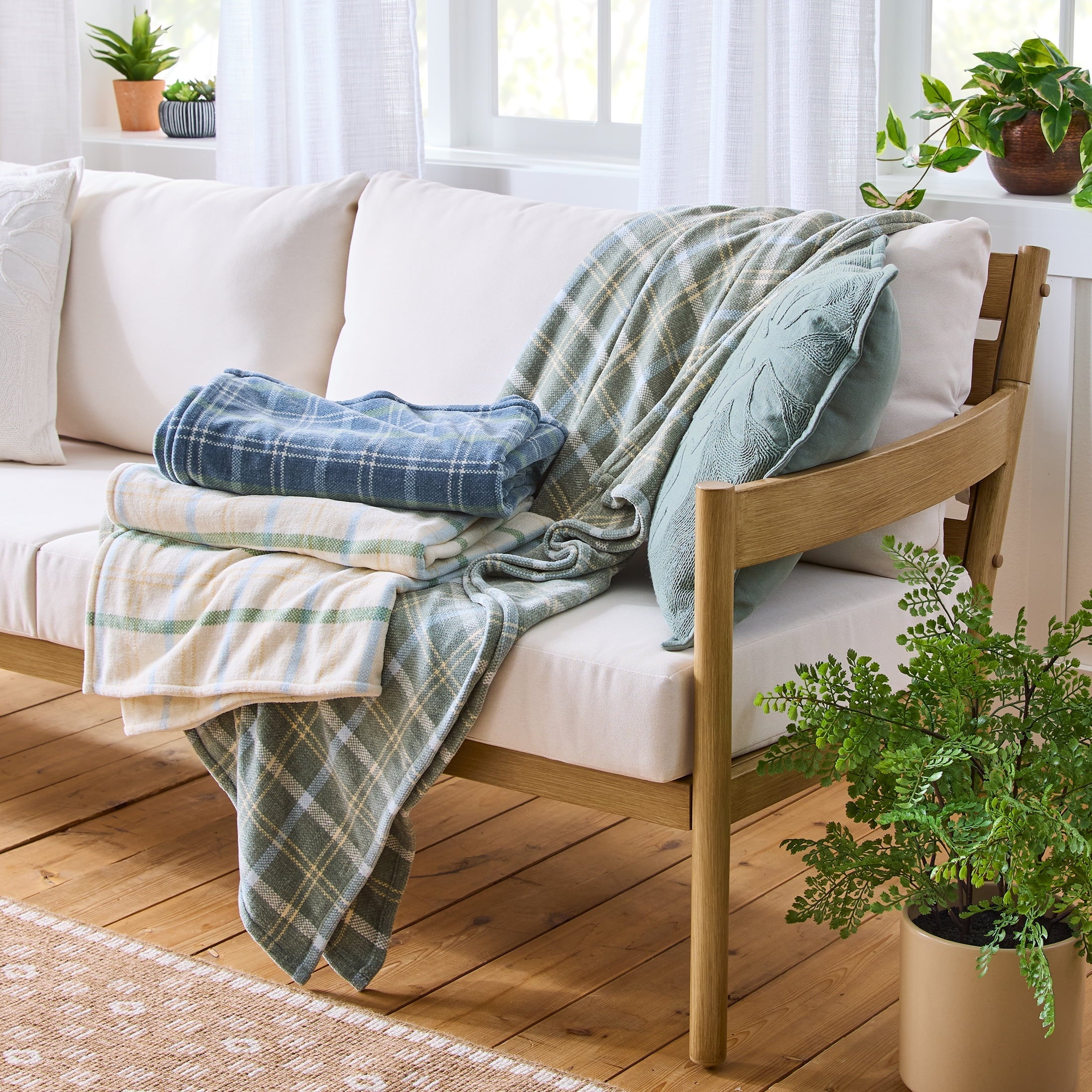Decorative Knitted Woven Chenille Plaid Throw Blanket, Green River , 50x72 Inches - Lightweight Plush Warm Blanket for All Seasons Detail