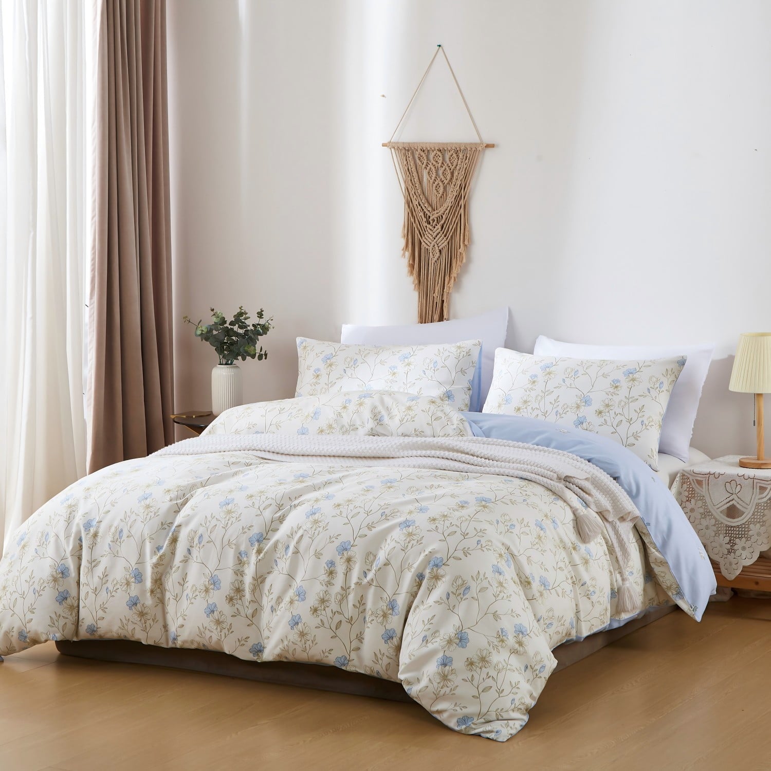 Fluffy Down Alternative Cotton Comforter Sets Queen Size, 3 Pieces Botanical Blue Floral Reversible Bedding Sets for Adults All Season - Cloud-Like Soft Lightweight Bed Comforter Detail