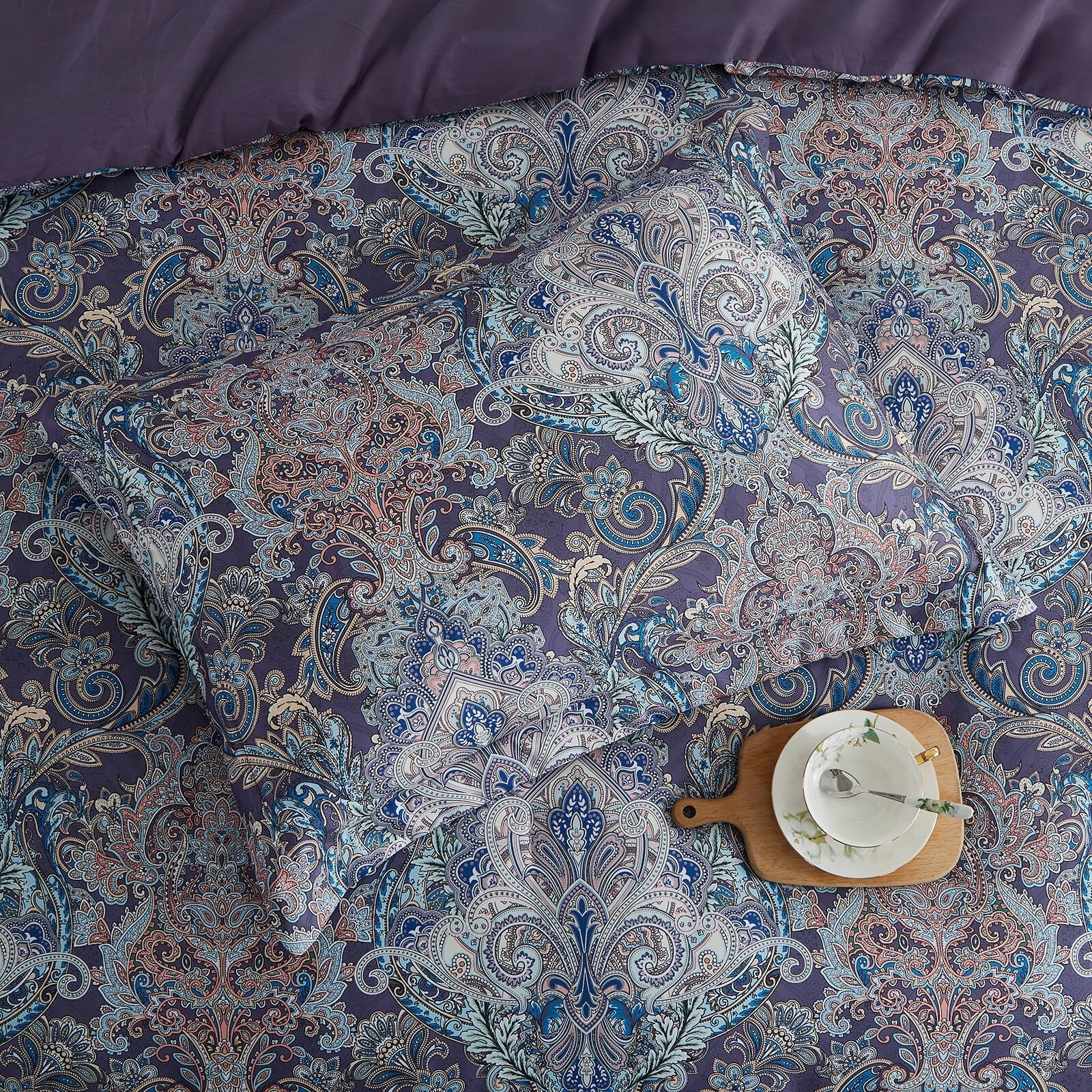 Luxurious Quilted Boho Paisley Print Luxury Comforter Bed in a Bag Set Queen Size, Vintage Floral Medallions Microfiber Bedding Set - Hypoallergenic Ultra-Fluffy Quilt for Winter Detail