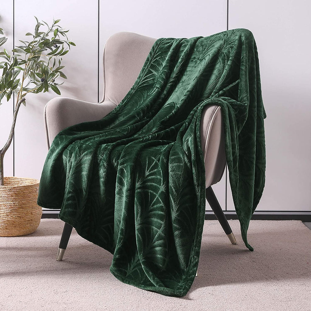 Super Soft Flannel Fleece Throw Blanket for Couch, Soft Fluffy Sofa Bed Blanket with Vintage Pattern for All Season, Warm and Lightweigh... - Super Soft Reversible Sherpa Flannel Blanket Detail