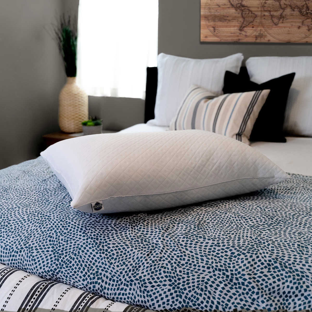 Decorative Plump Pure Luxury Queen Eternaloft Bed Pillows - Hypoallergenic, Machine Washable (2 Count) - Ergonomic Memory Foam Pillow for Neck Pain Support Detail