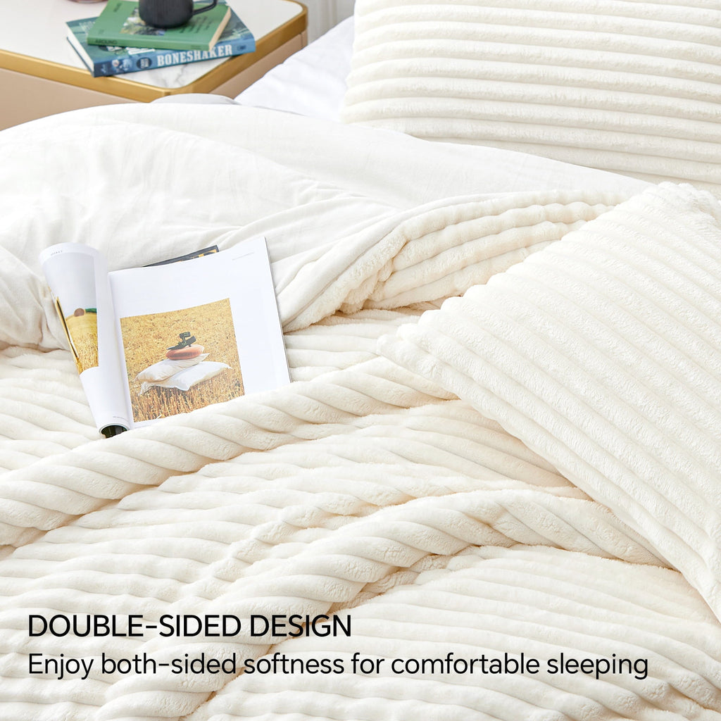 Luxurious Quilted Fleece Queen Comforter Set -Super Soft & Warm Fluffy White Bedding, Luxury Fuzzy Heavy Bed Set for Winter with 2 Pill... - Cloud-Like Soft Lightweight Bed Comforter Detail