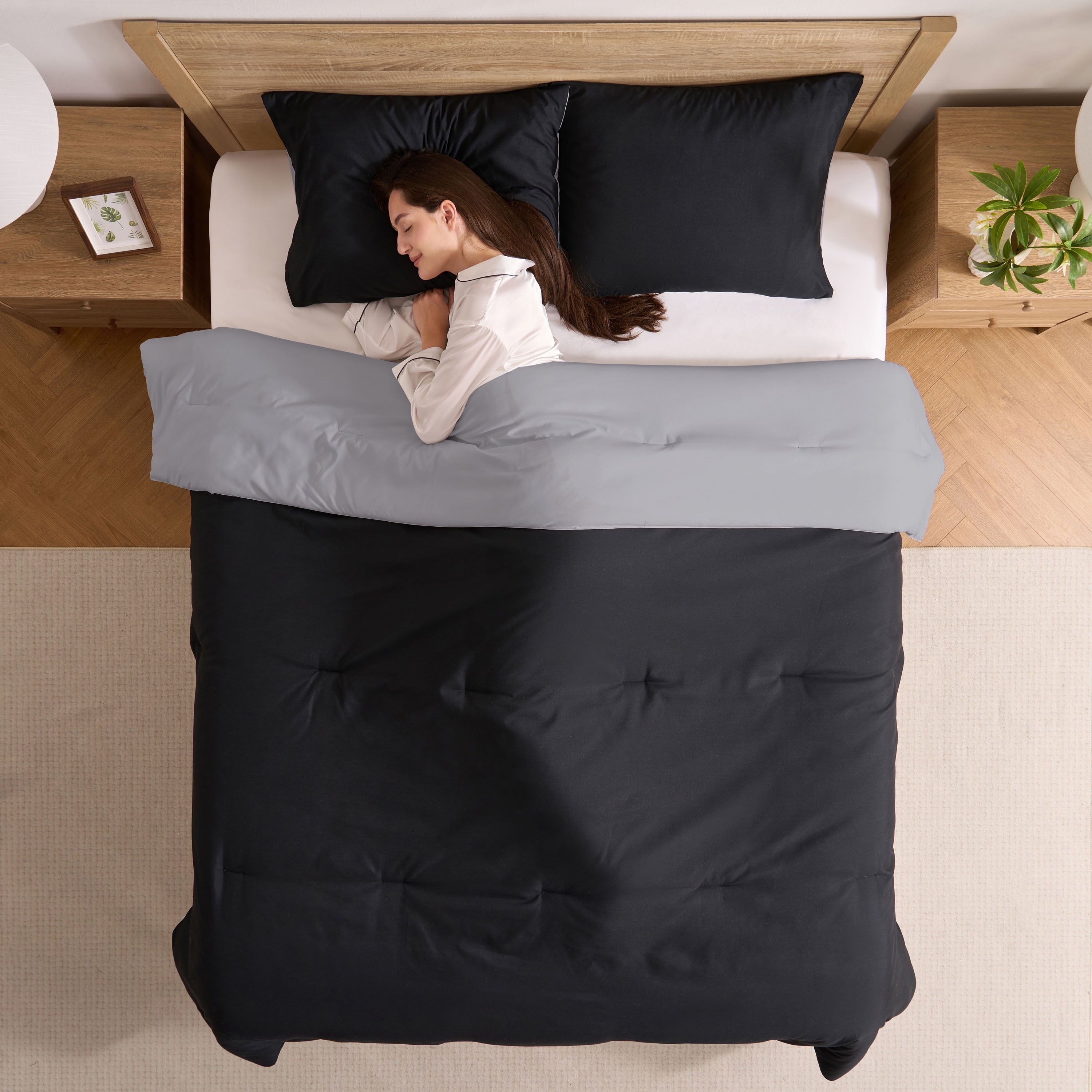 Heavyweight Warmth Comforter Sets, All Season Lightweight Reversible Queen Comforter Set, 3-Pc Bedding Sets, Black/Charcoal gray - All-Season Down Alternative Comforter Insert Detail