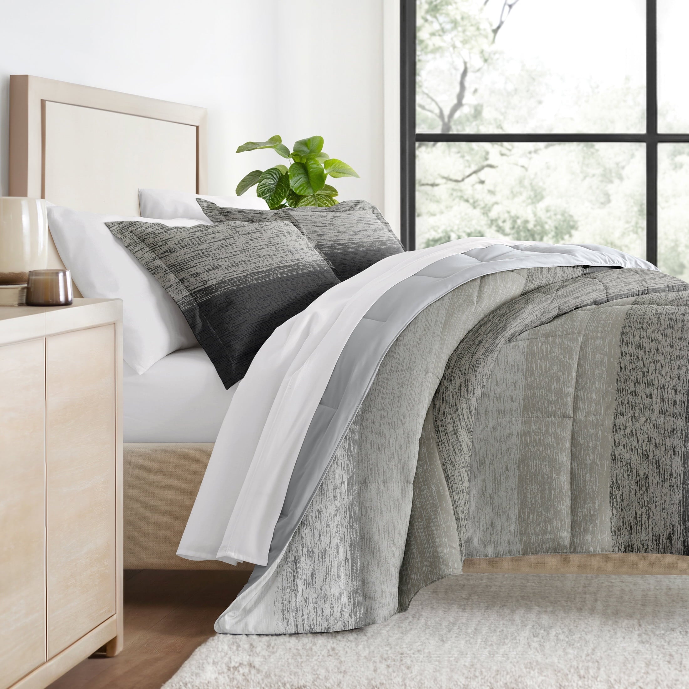 All-Season All Season Ultra Soft Comforter Set Lightweight Bedding in Gray/Black Ombre for Full/Queen Size - Hypoallergenic Ultra-Fluffy Quilt for Winter Detail
