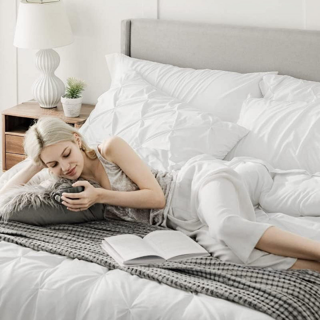 Hypoallergenic Cloud White Queen Comforter Set- 7 Pieces Pintuck Bedding Set with Comforters, Sheets, Pillowcases & Shams - Hypoallergenic Ultra-Fluffy Quilt for Winter Detail