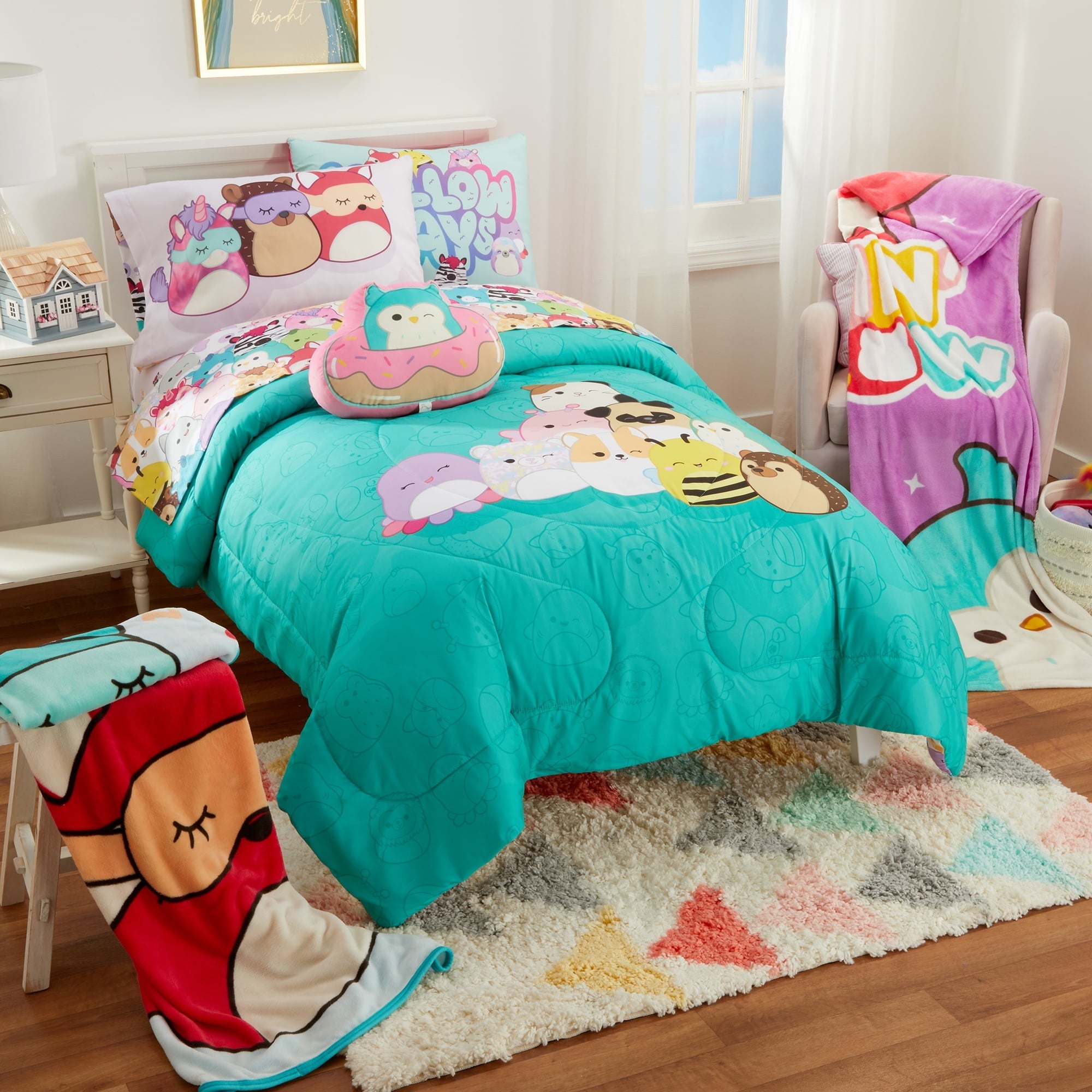 Heavyweight Warmth Squishmallows Kids 2 Piece Teal Blue Reversible Comforter and Pillowcase set, Twin/full - Cloud-Like Soft Lightweight Bed Comforter Detail