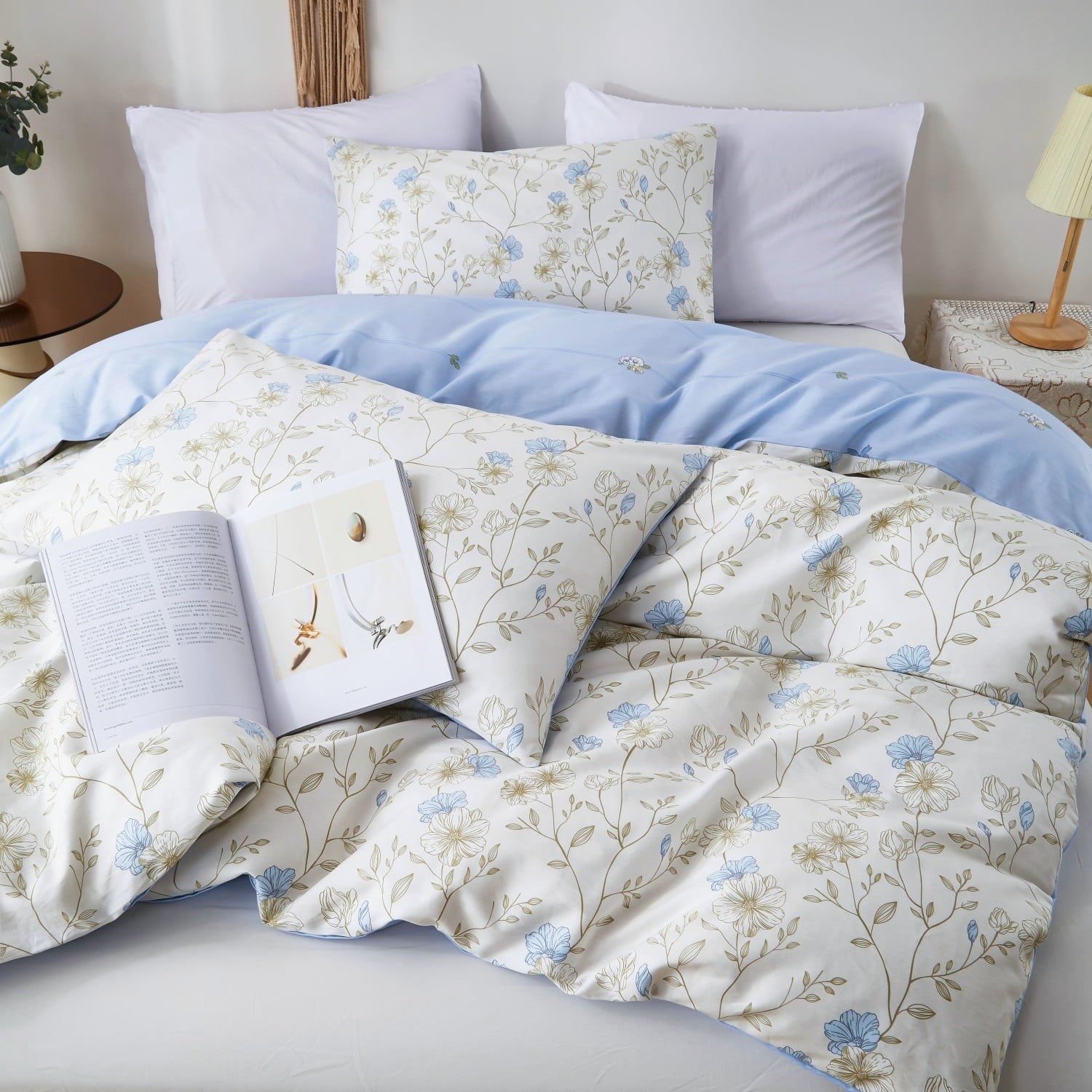 Fluffy Down Alternative Cotton Comforter Sets Queen Size, 3 Pieces Botanical Blue Floral Reversible Bedding Sets for Adults All Season - Cloud-Like Soft Lightweight Bed Comforter Detail